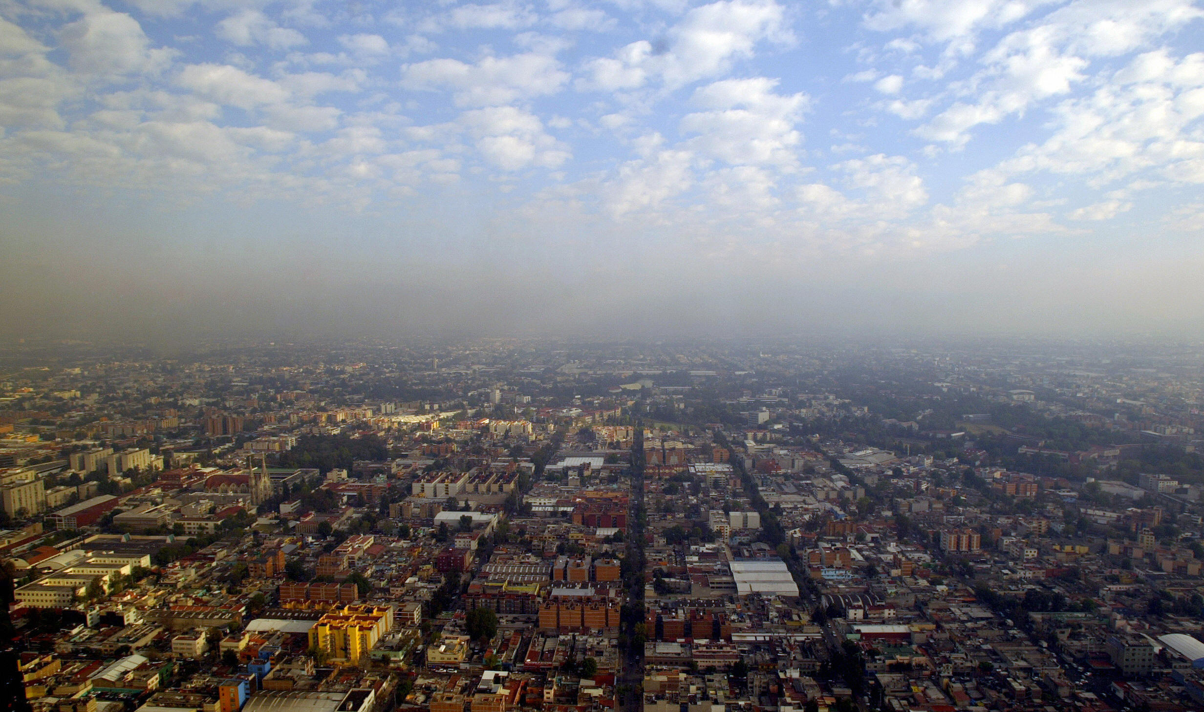 La contaminación del aire en CDMX causada en parte por millones de automovilistas