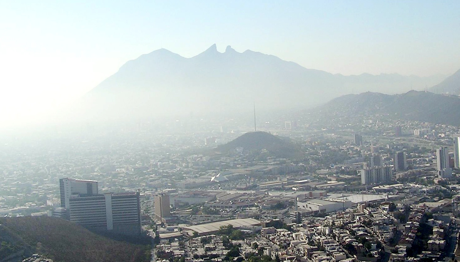 La contaminación del aire en MTY causada en parte por las industrias contaminantea