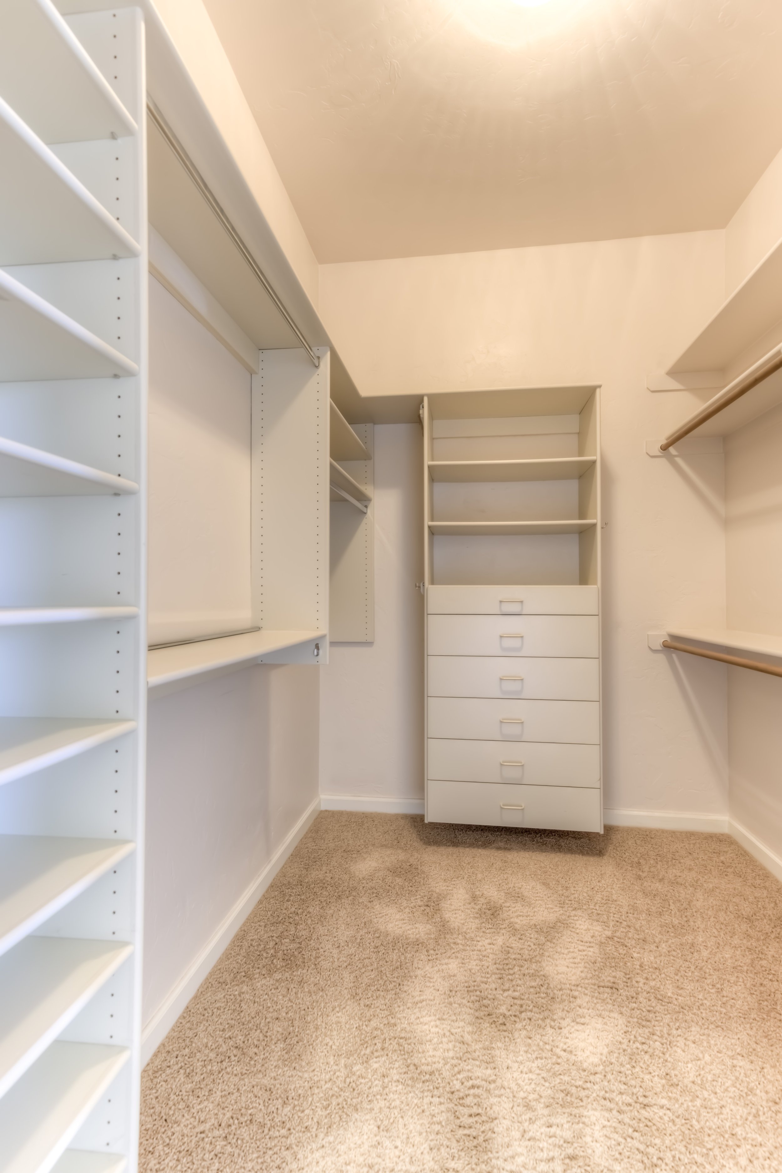 27 Main Bedroom Closet.jpg