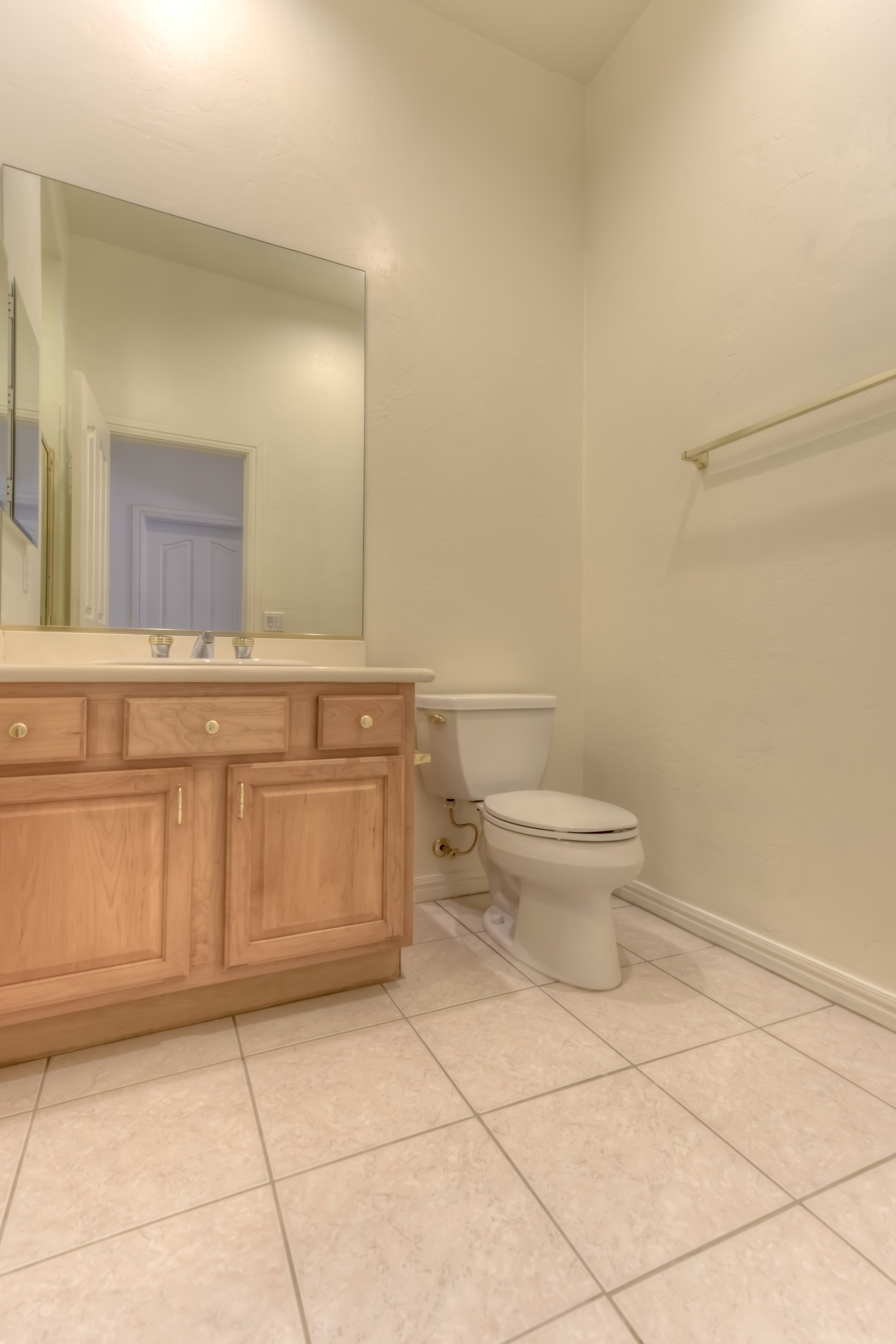 38 Bathroom 3 photo a.jpg