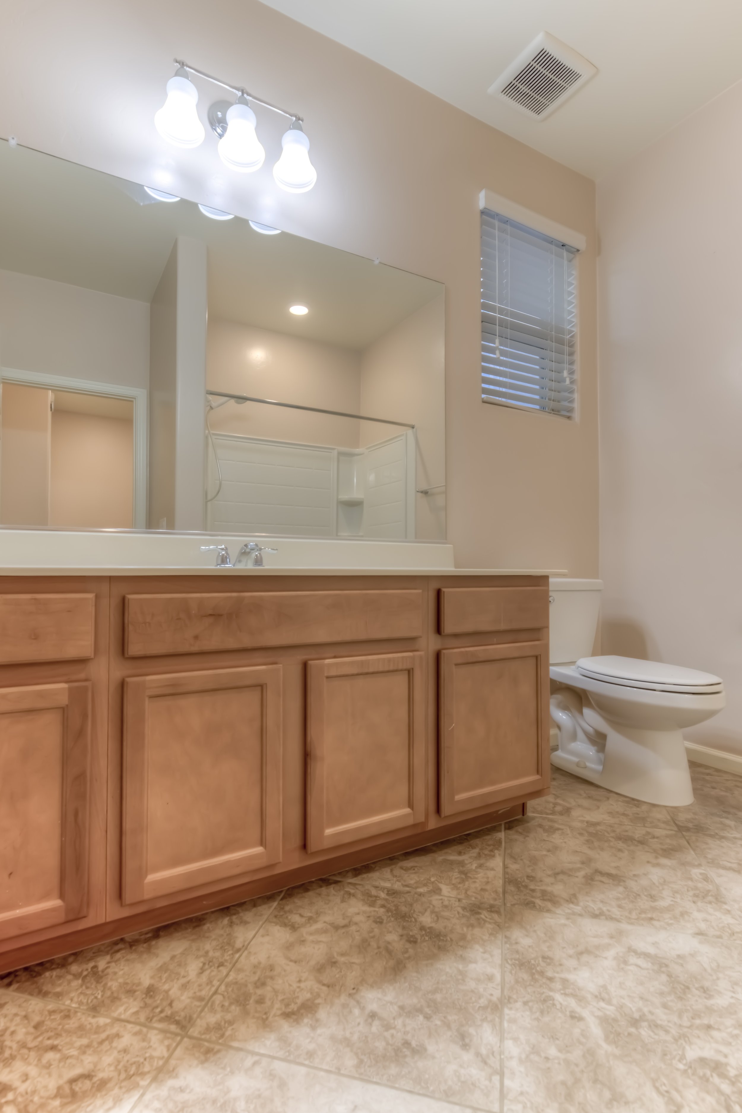 8 Bathroom 1 photo a.jpg