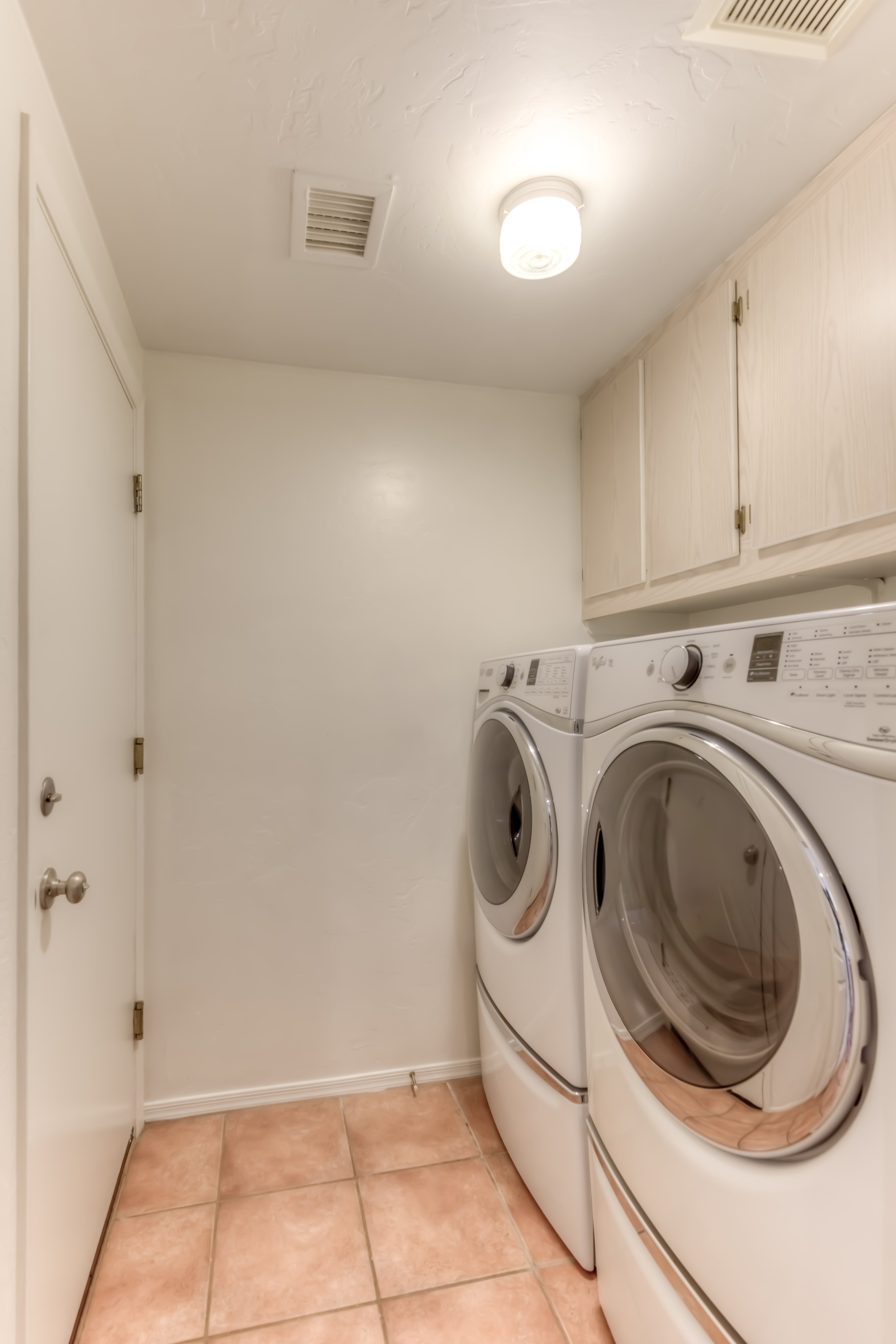 24 Laundry Room.jpg