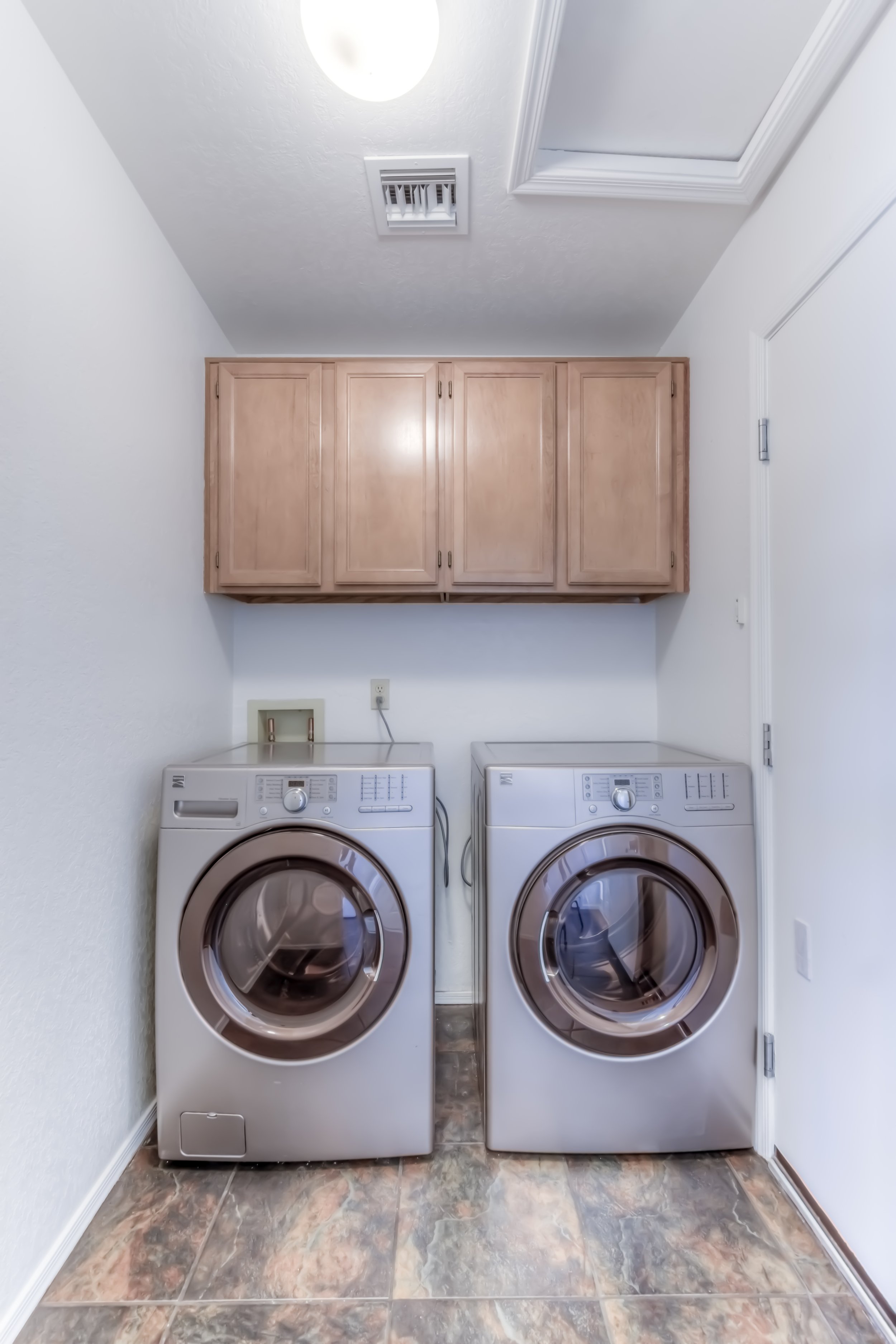 8 Laundry Room.jpg
