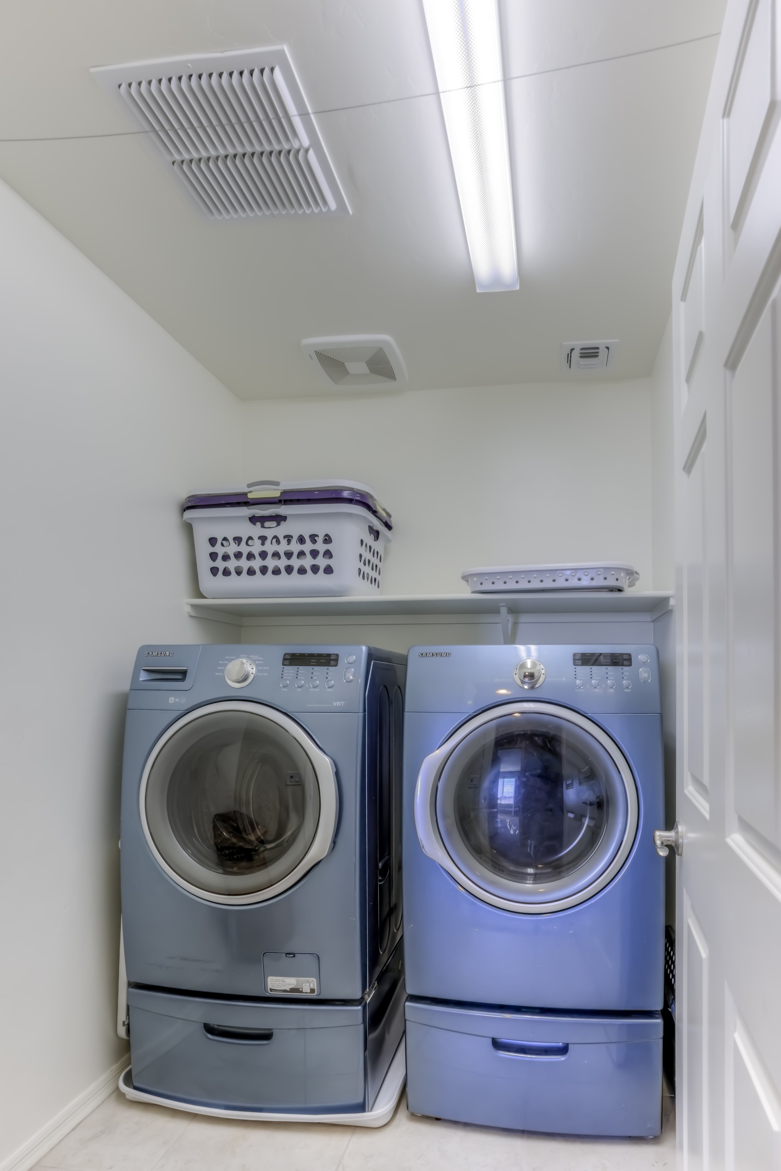 30 Laundry Room.jpg