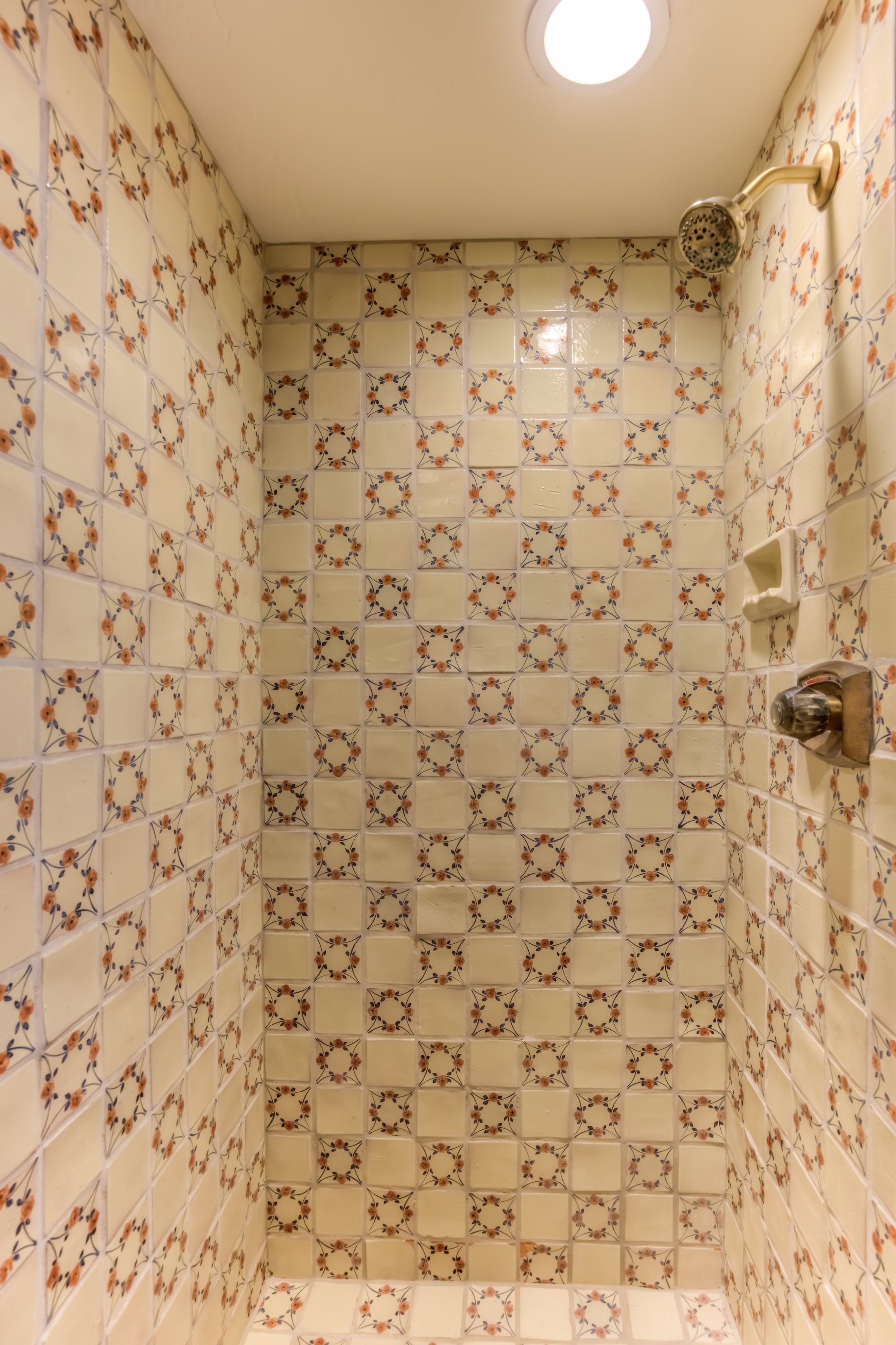 40 Bathroom 2 photo .jpg