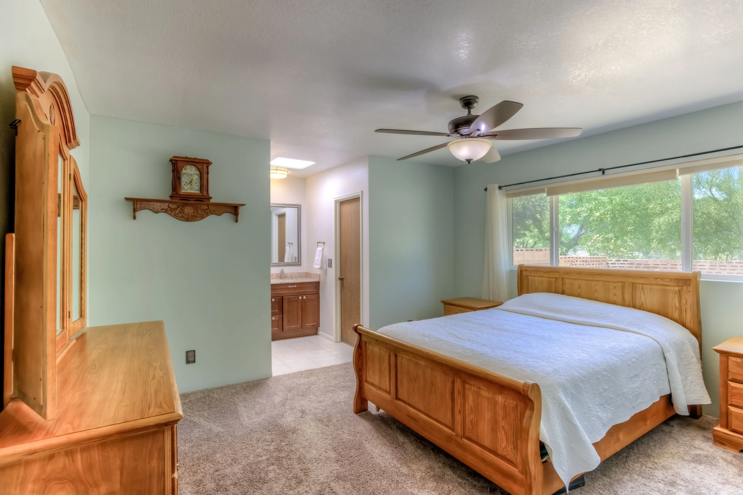 28 Main Bedroom photo a.jpg