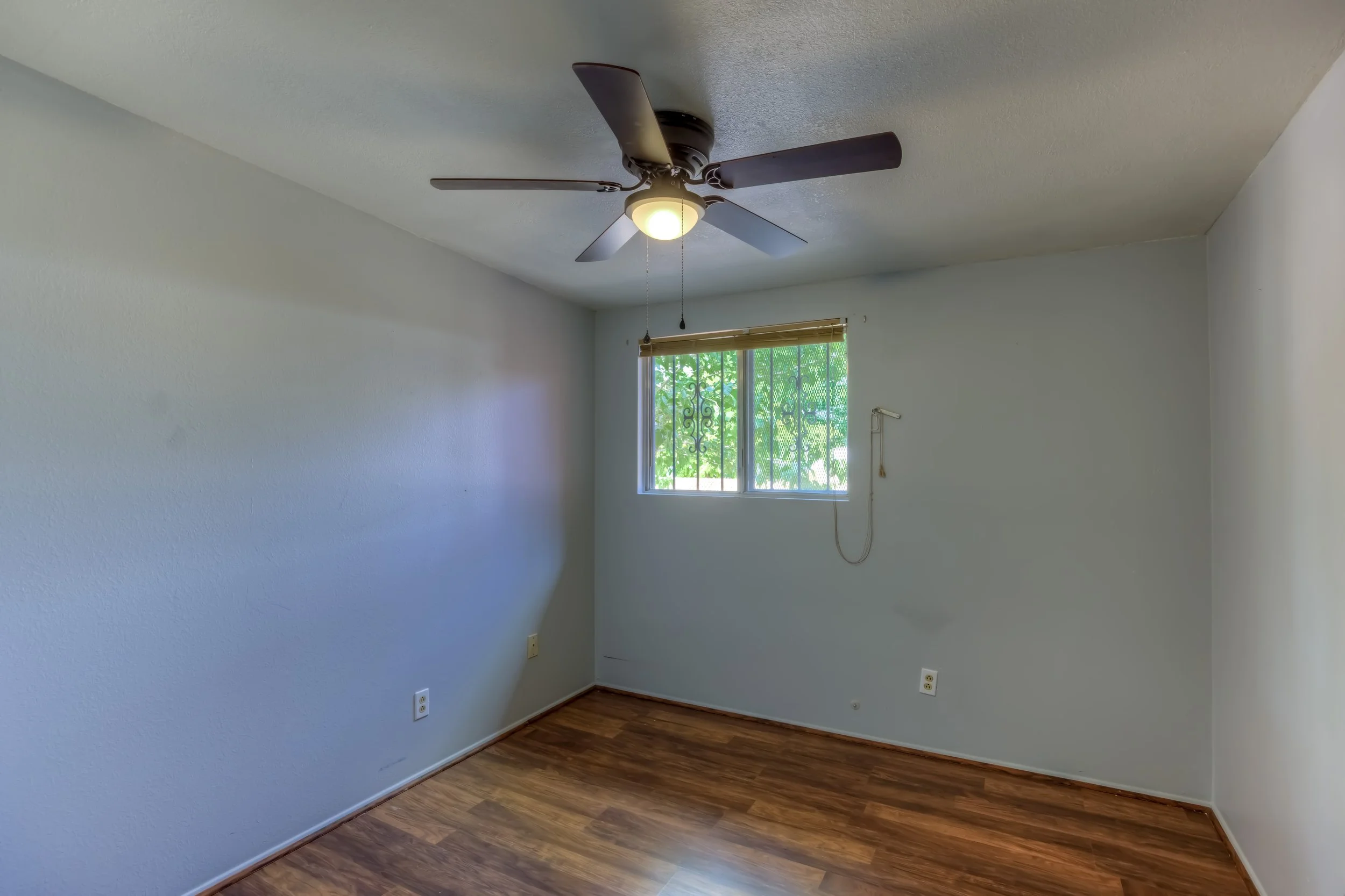 15 Bedroom 1 photo a.jpg