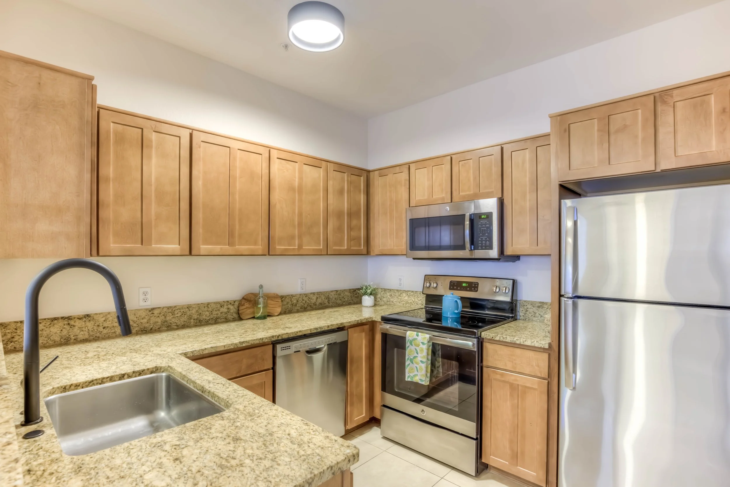 17 Kitchen photo c.jpg