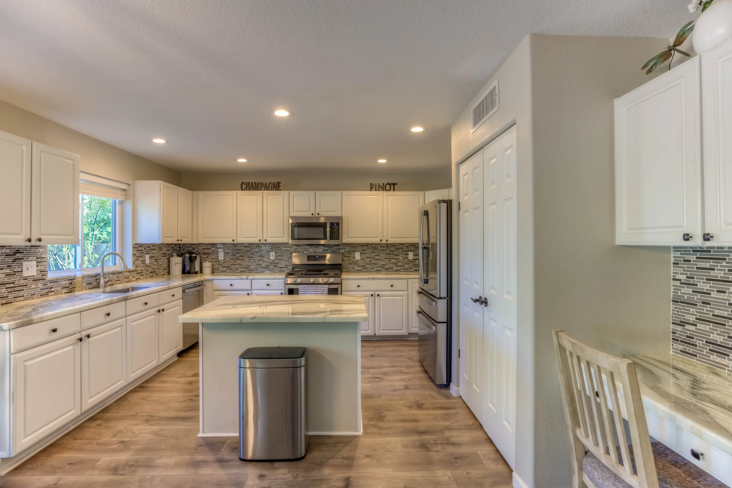 14 Kitchen photo b.jpg