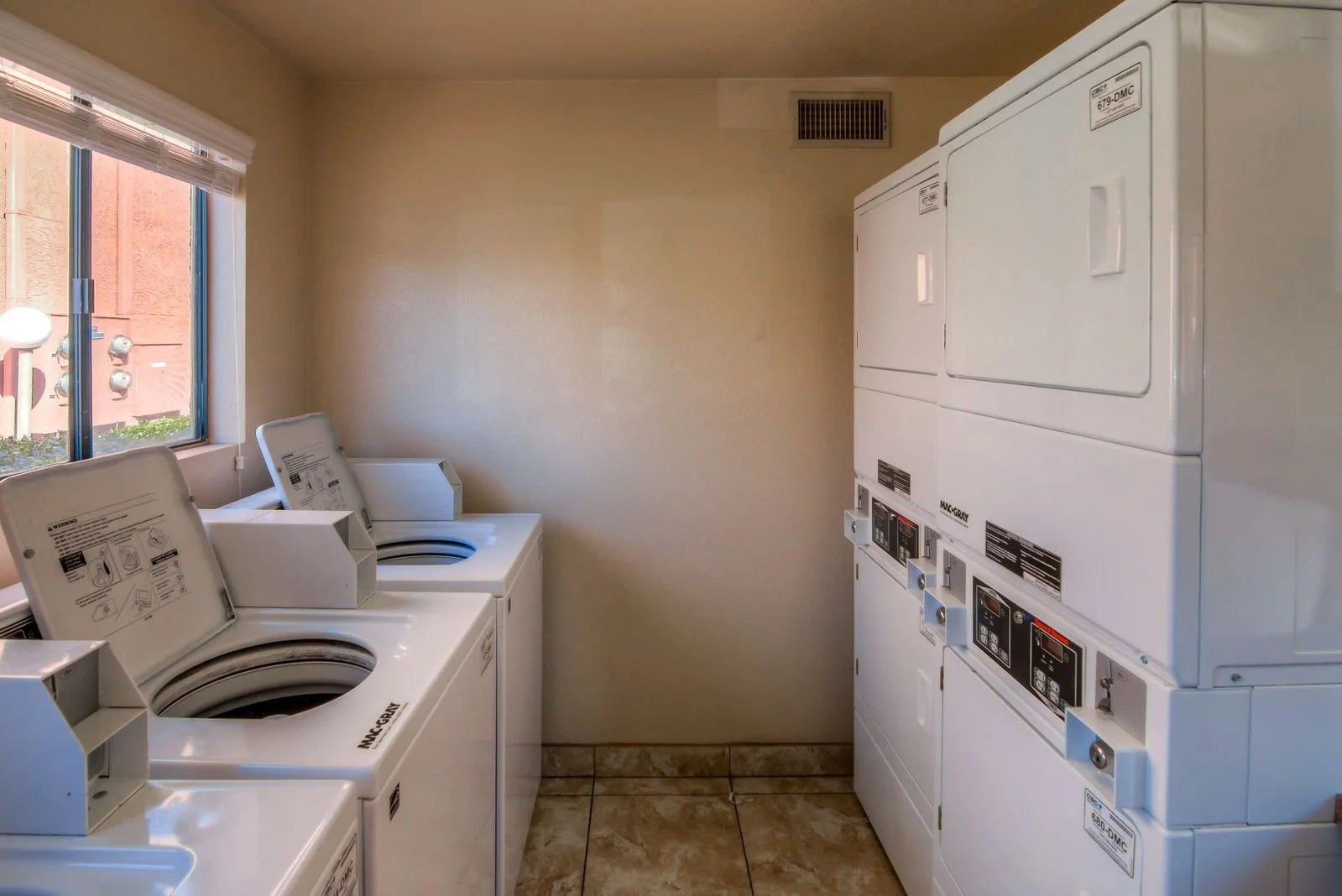 32 Laundry Facility b.jpeg