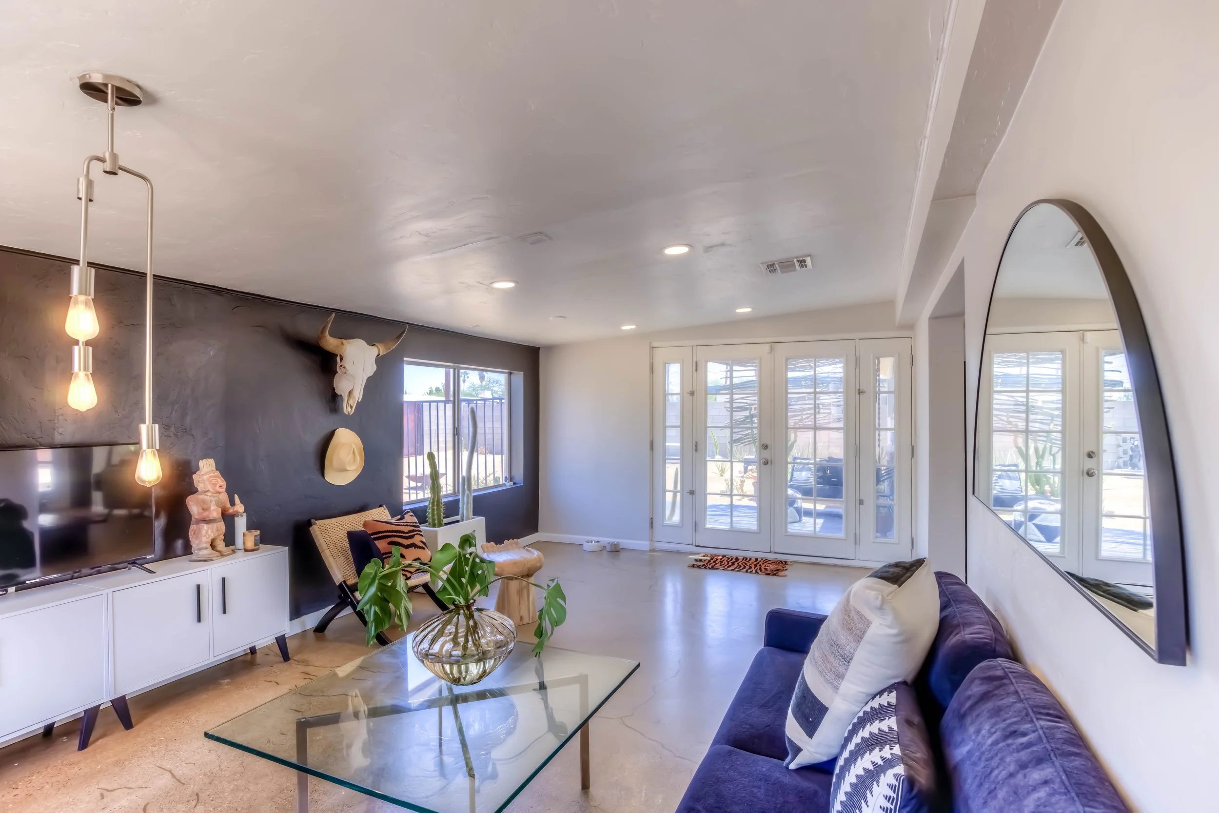 20 Family Room photo b.jpg