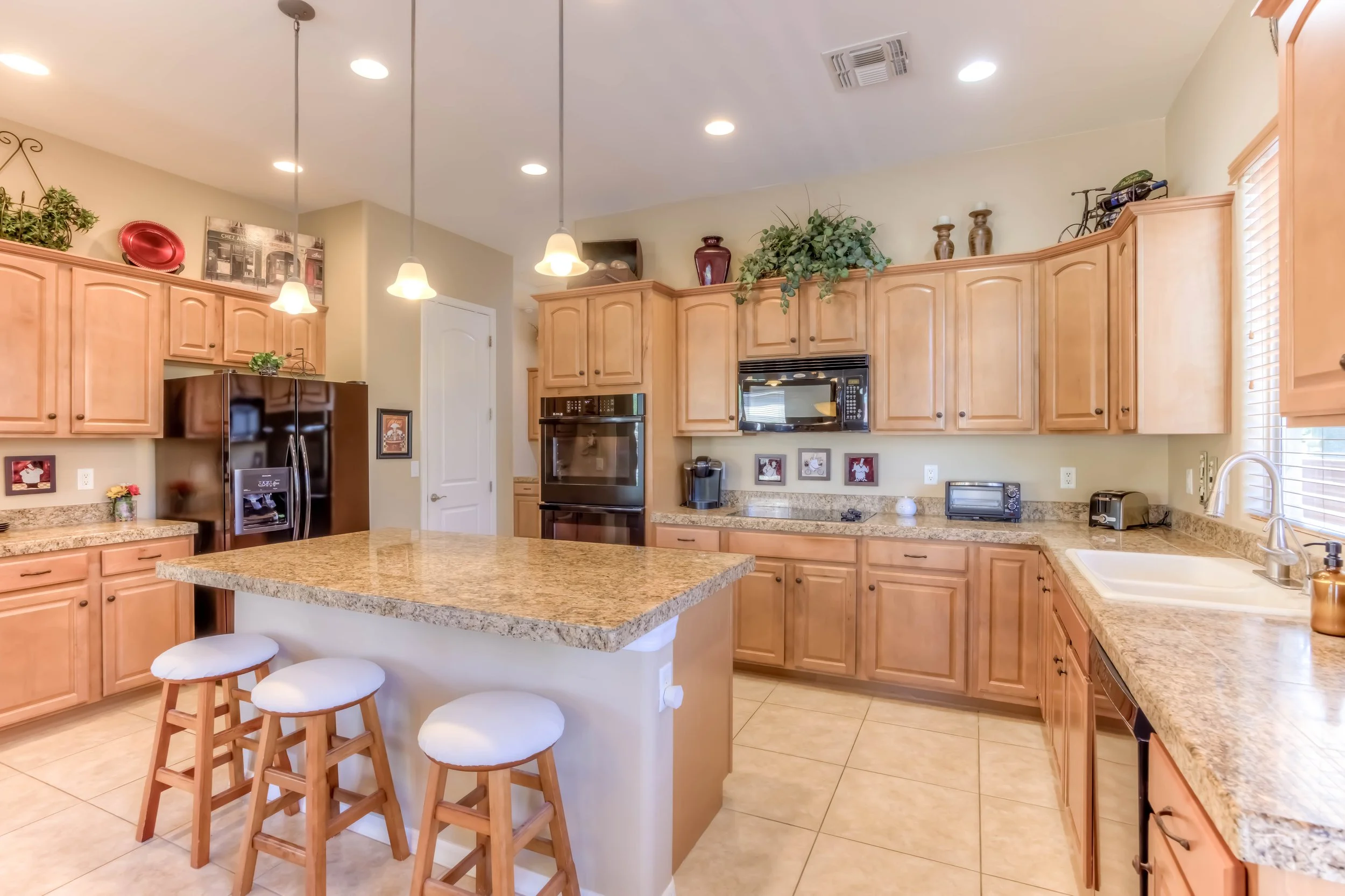 15 Kitchen photo d.jpg