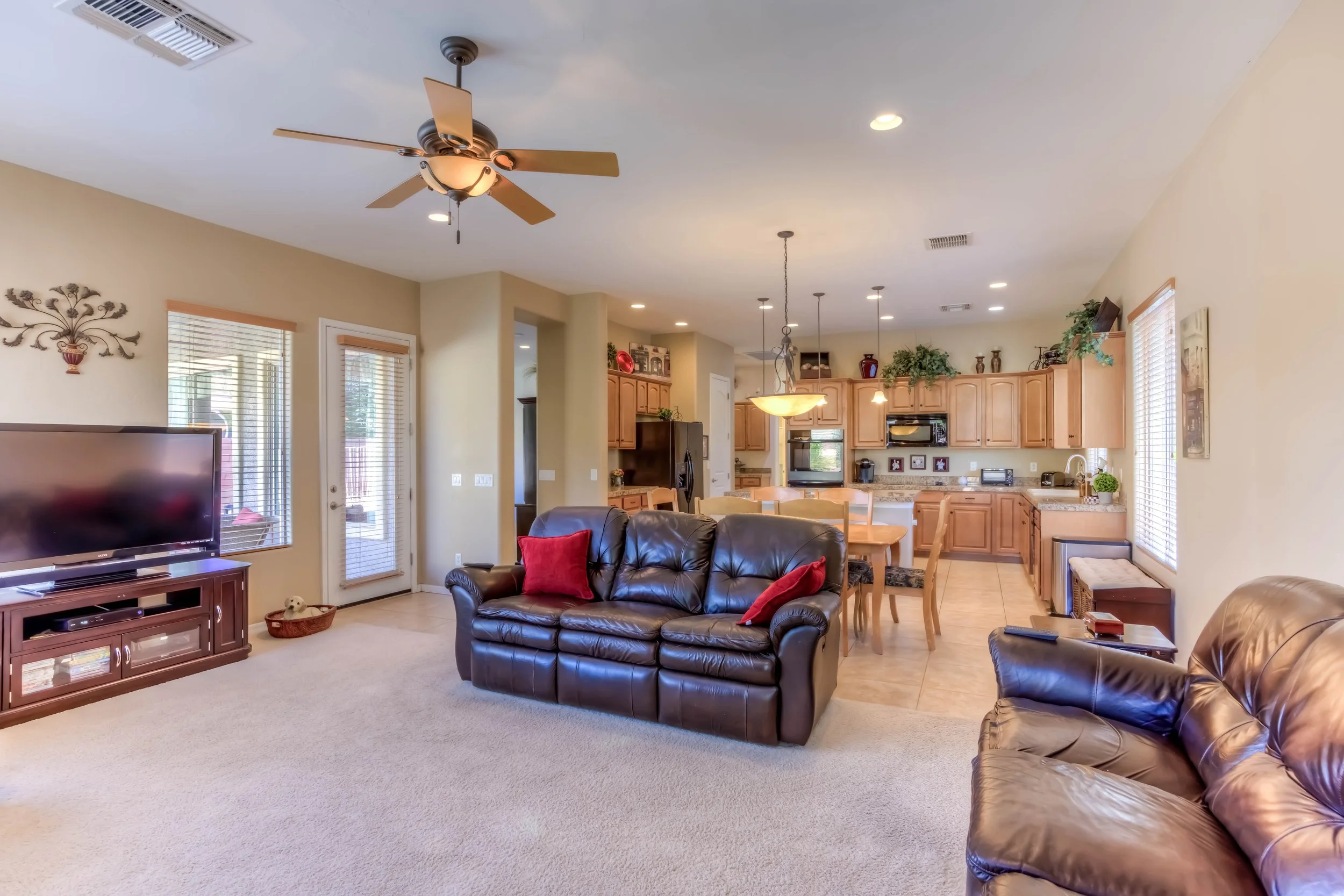 21 Family Room photo b.jpg