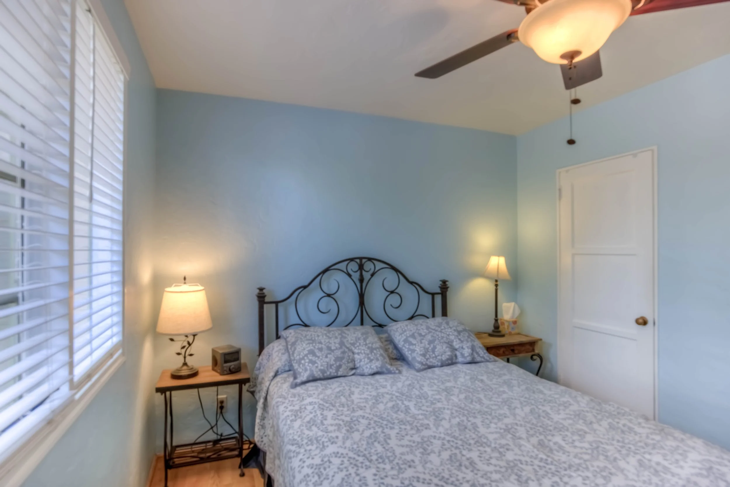 21 Bedroom photo d.jpg