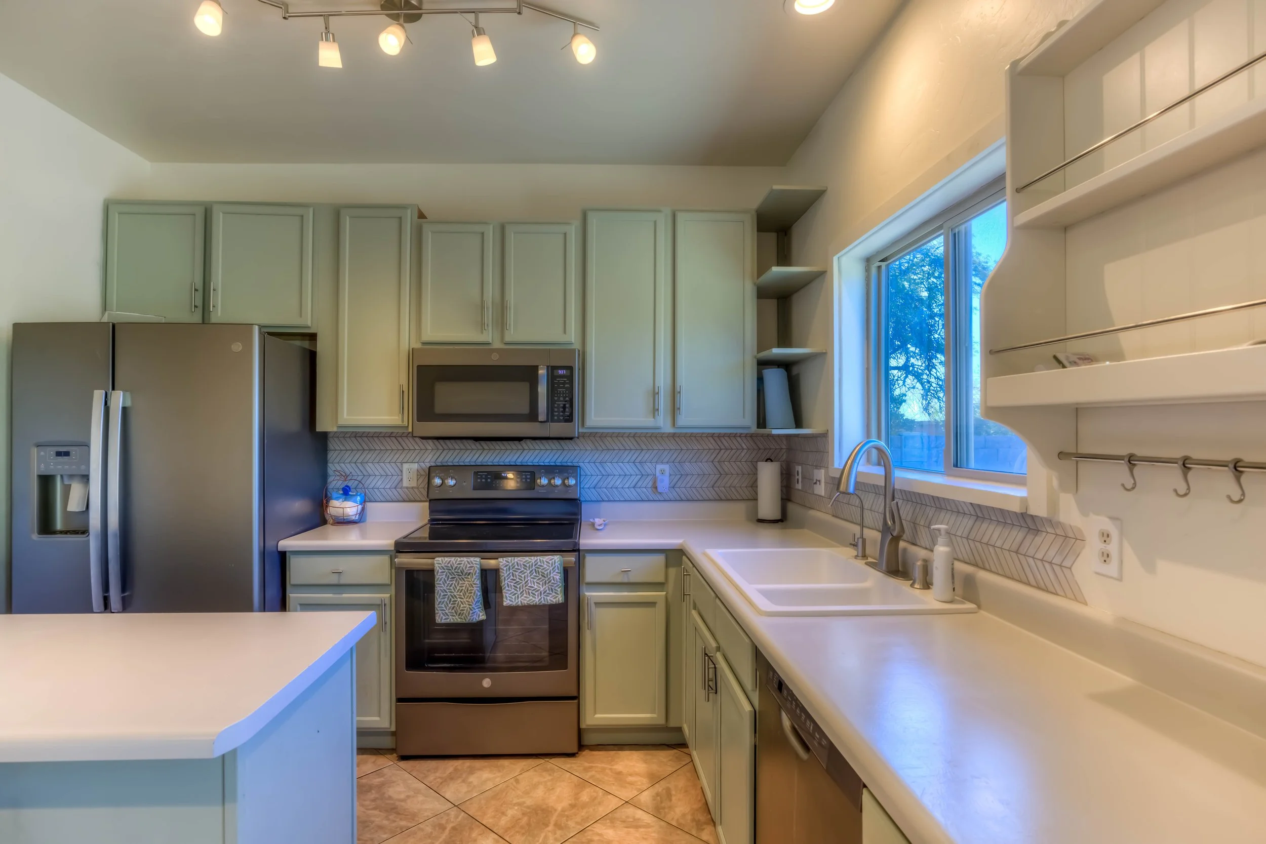 13 Kitchen photo c.jpg