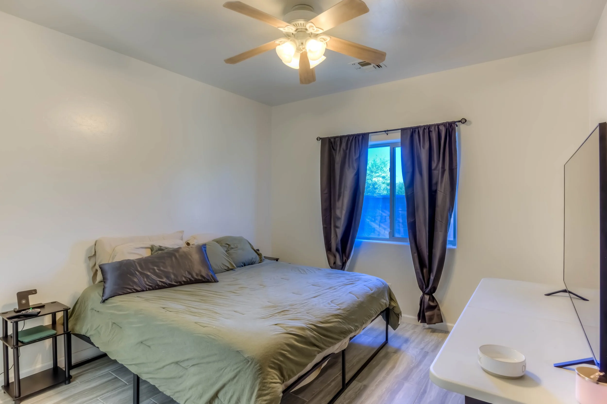 14 Main Bedroom photo a.jpg