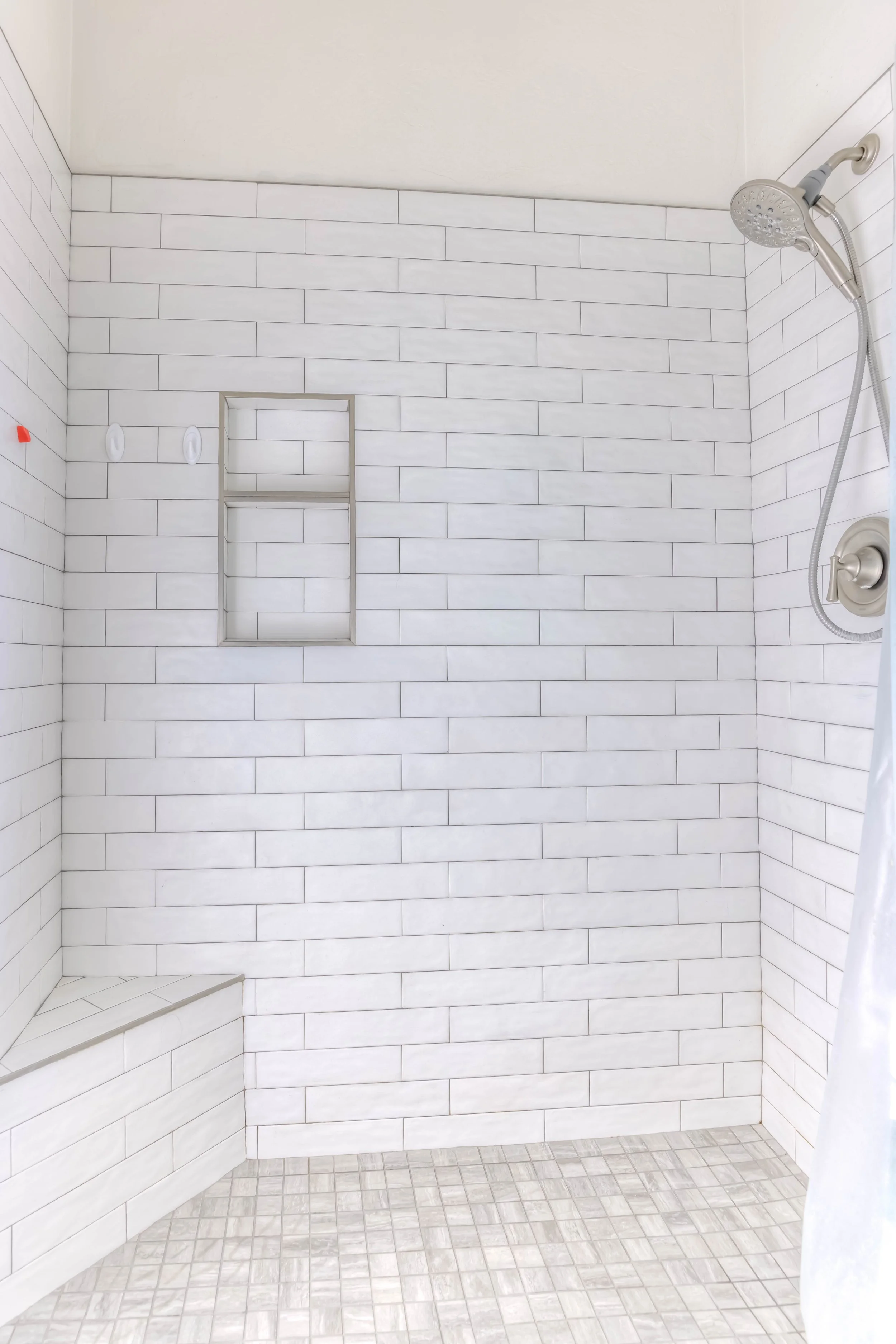 17 Main Bathroom photo b.jpg