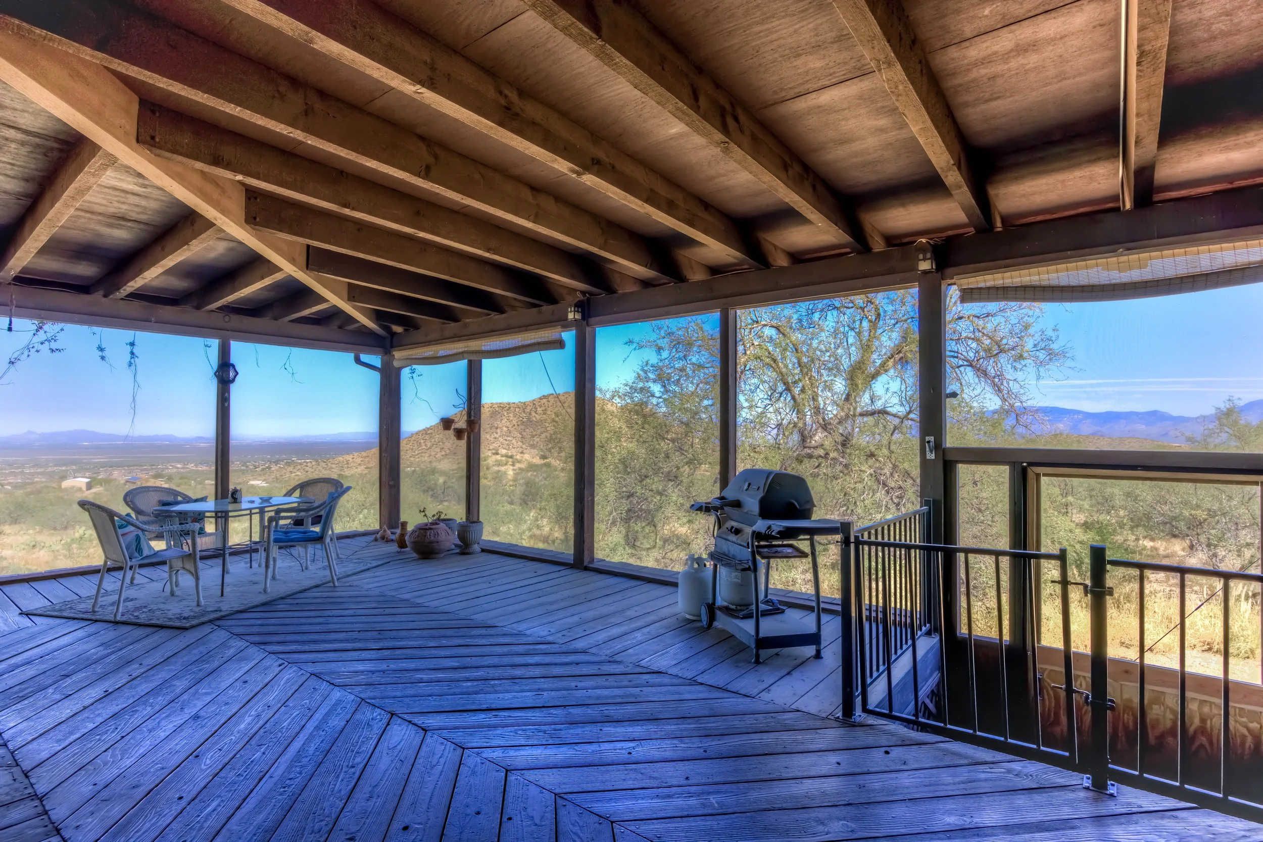 21 Screened Porch photo a.jpg
