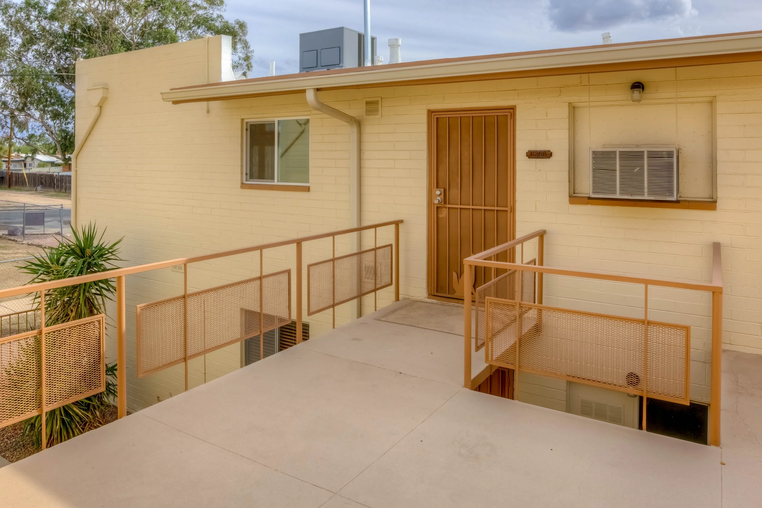 6 Exterior photo f.jpg