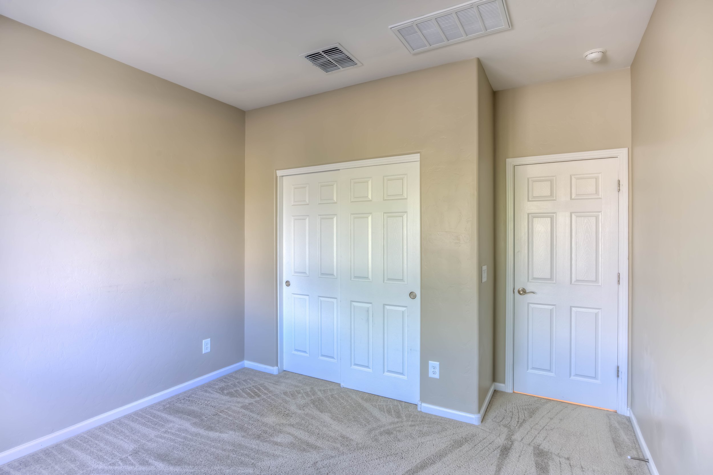 10 Bedroom photob.jpg