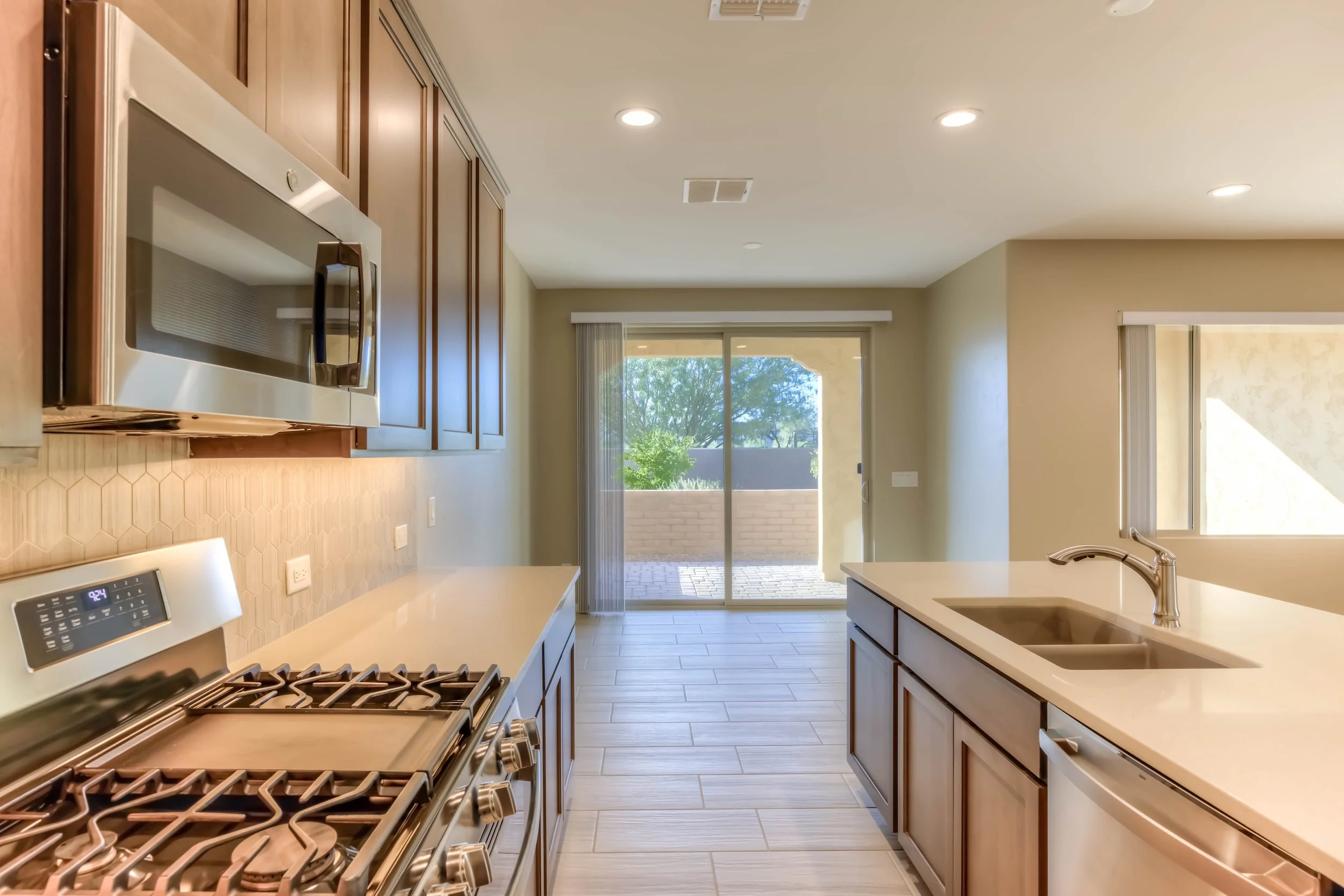 17 Kitchen photo e.jpg