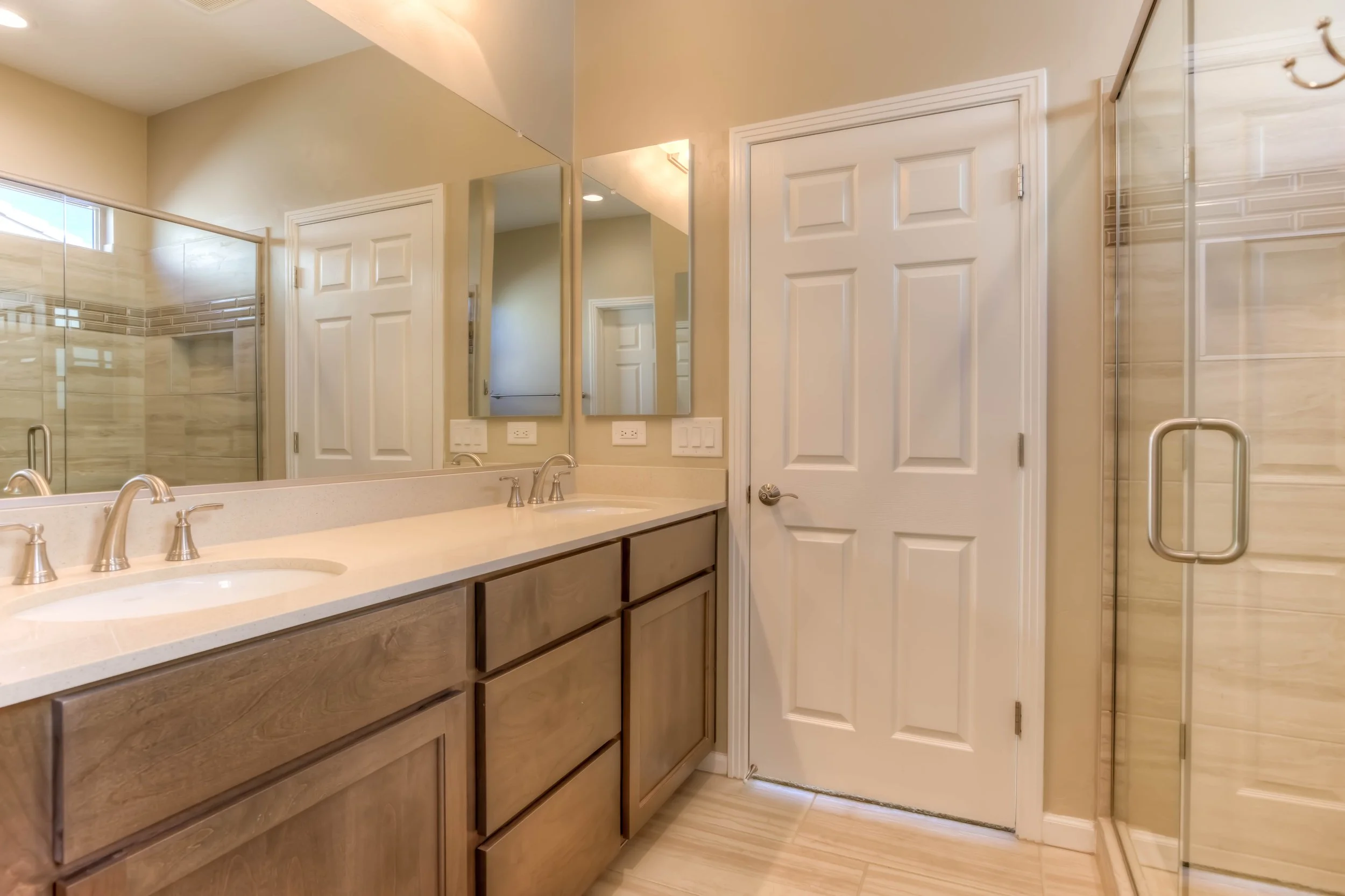 25 Main Bathroom photo a.jpg
