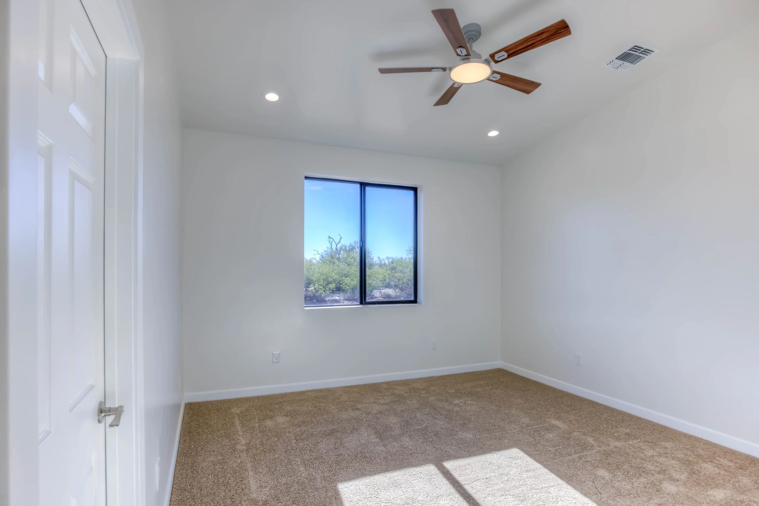 8 Bedroom 1 photo a.jpg