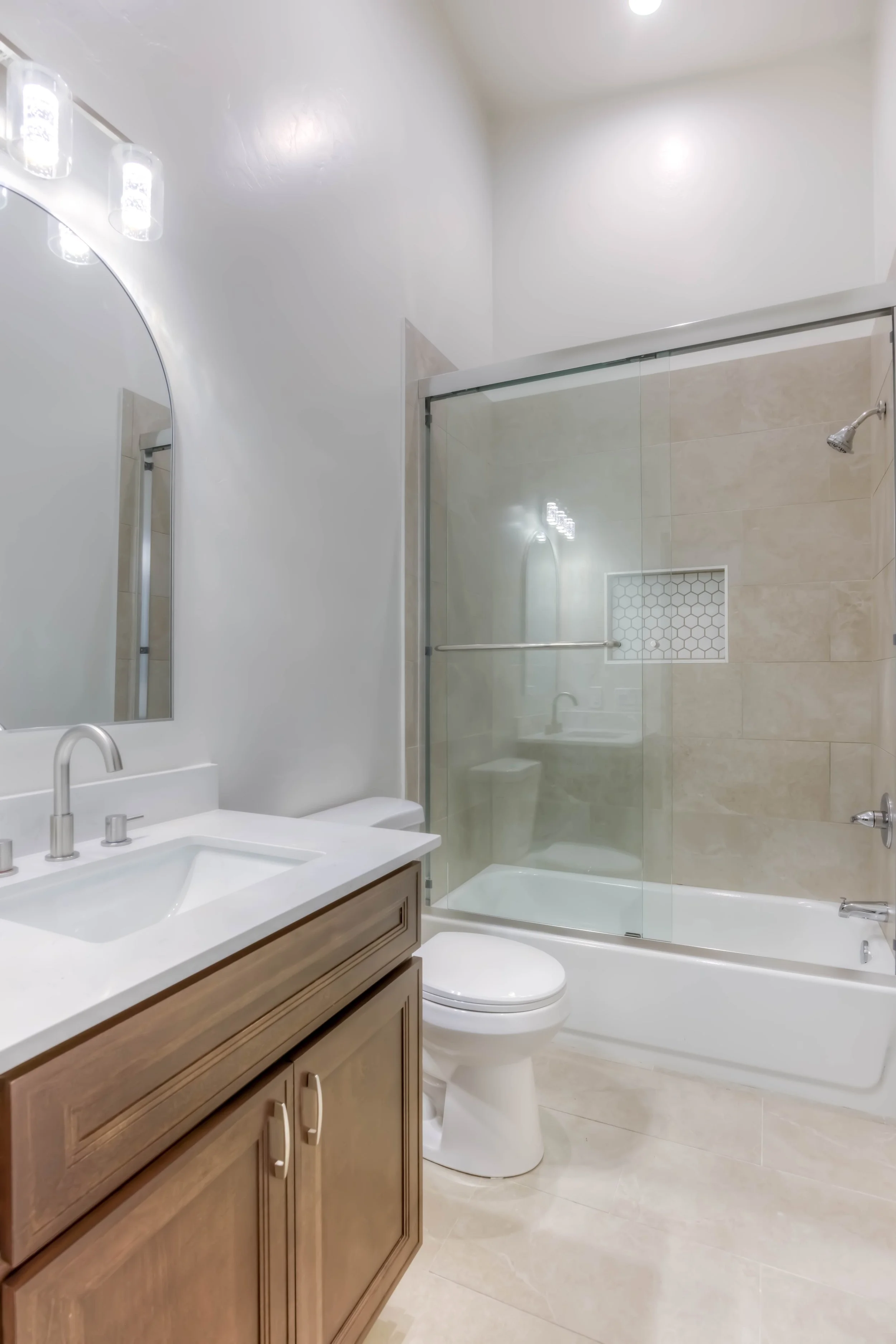 19 Bathroom 2.jpg