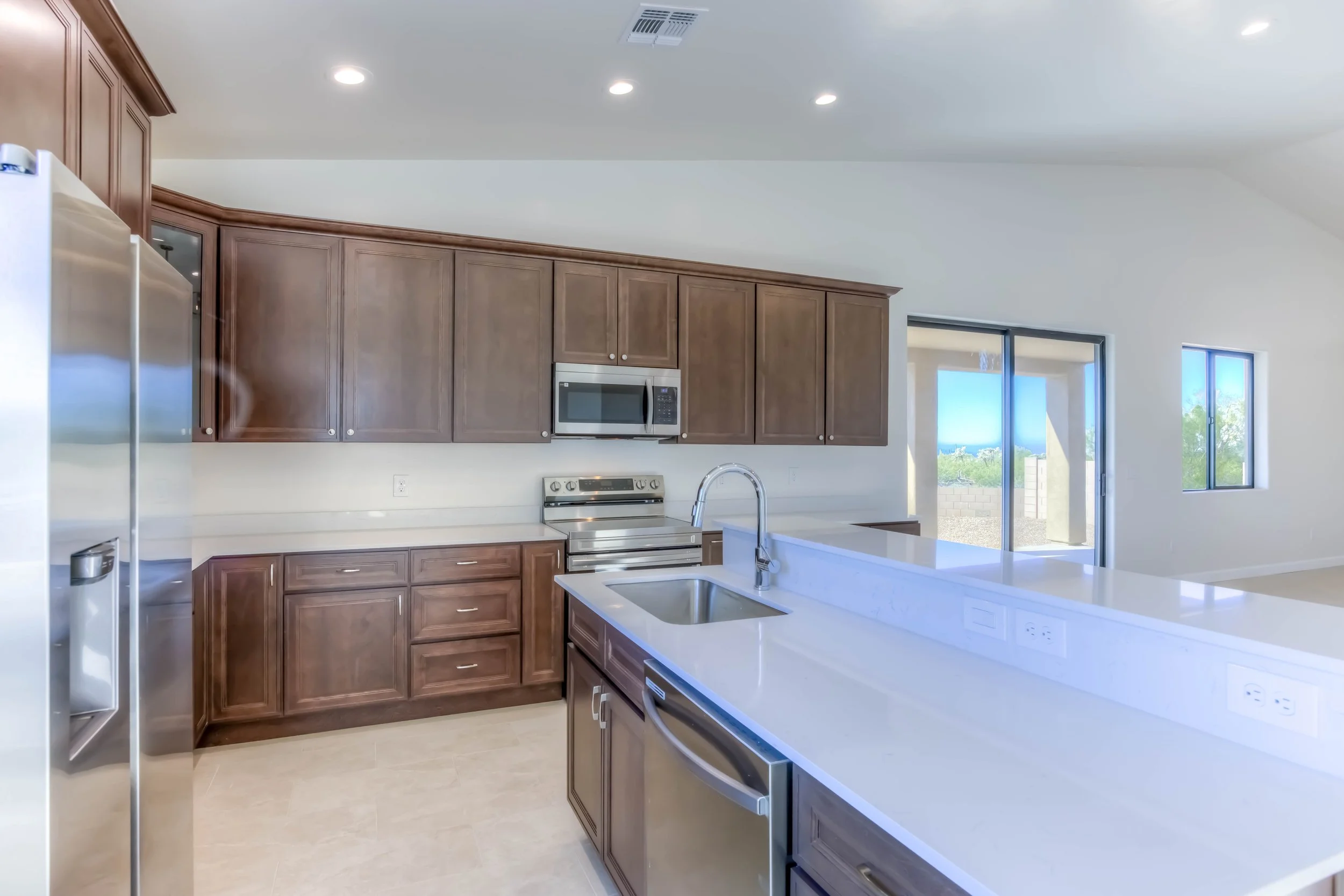29 Kitchen photo e.jpg