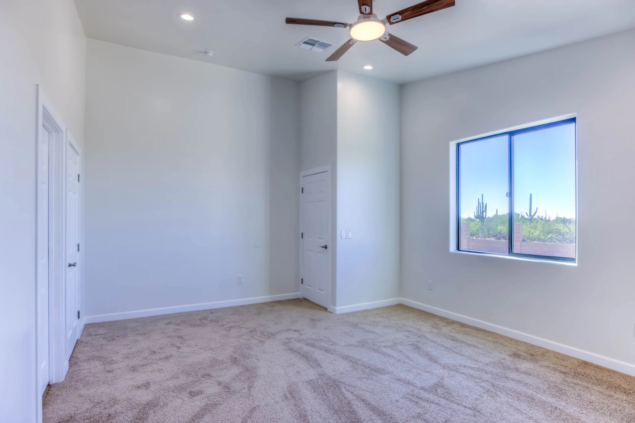 32 Main Bedroom photo b.jpg