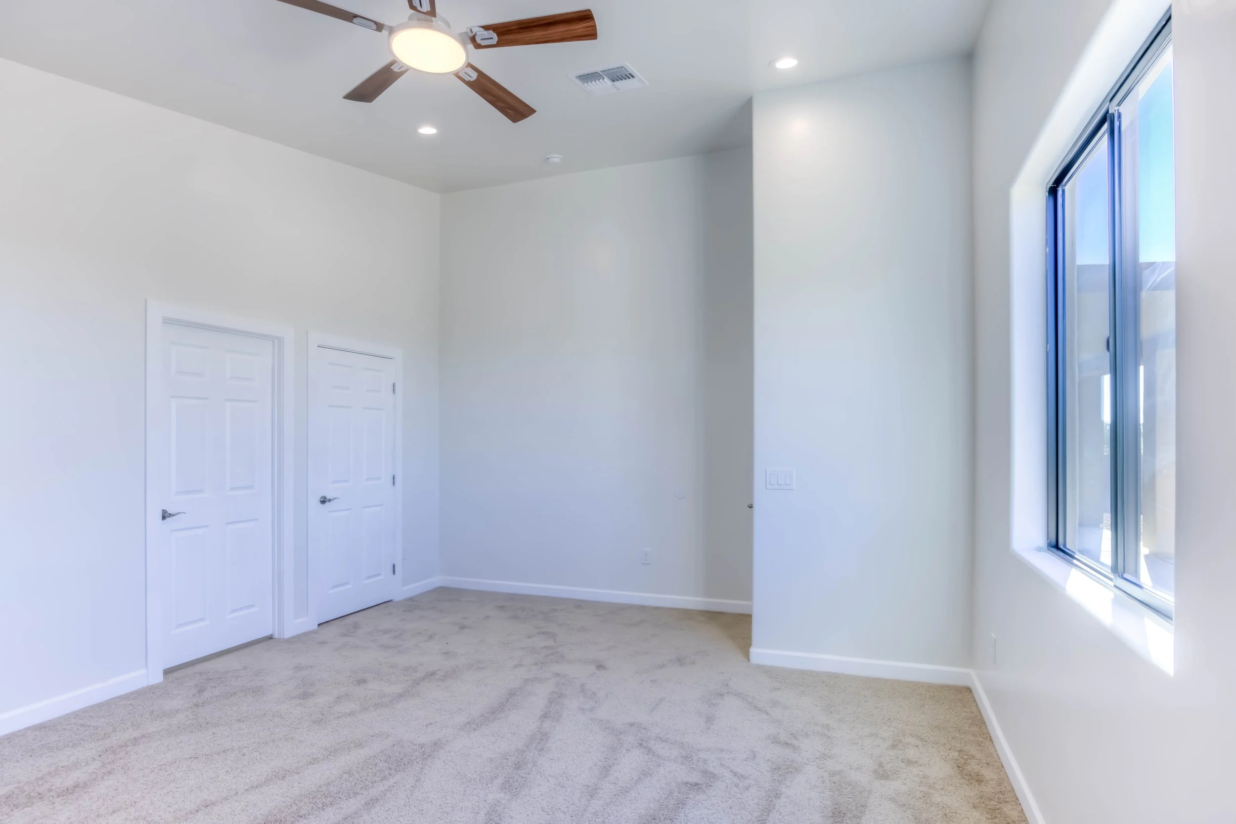 33 Main Bedroom photo c.jpg