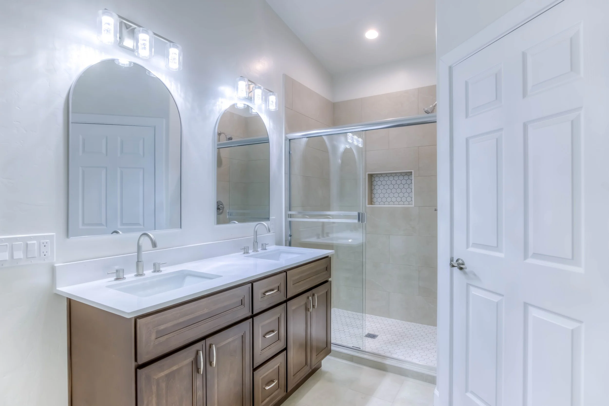 35 Main Bathroom .jpg