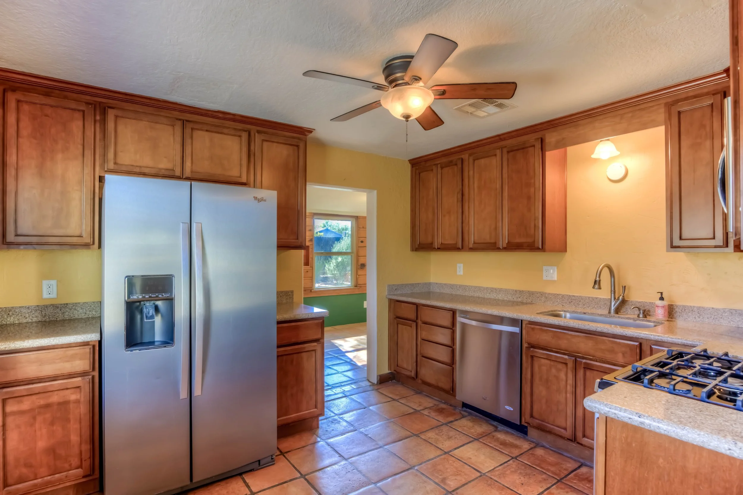 22 Kitchen photo a.jpg