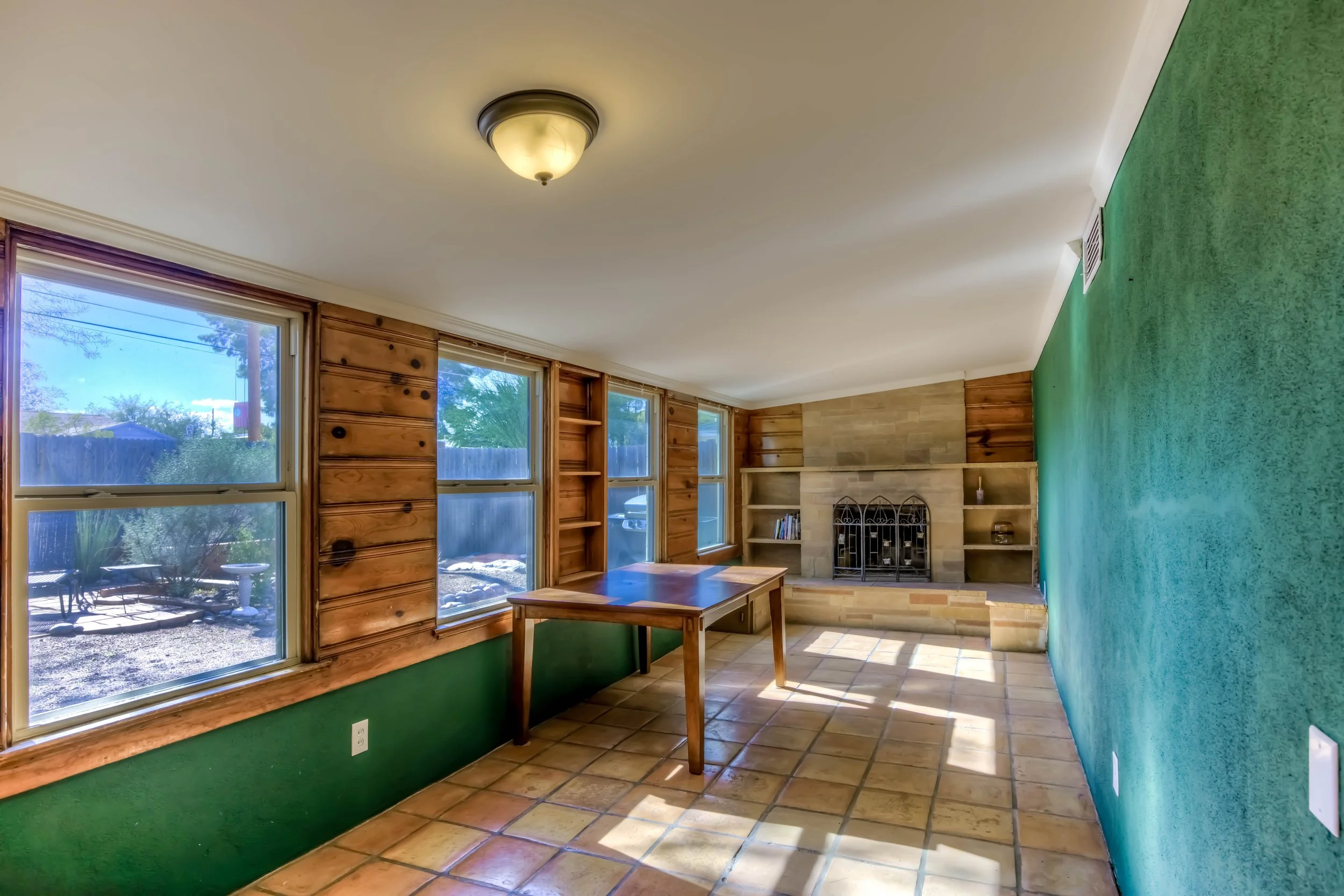25 Family Room photo a.jpg