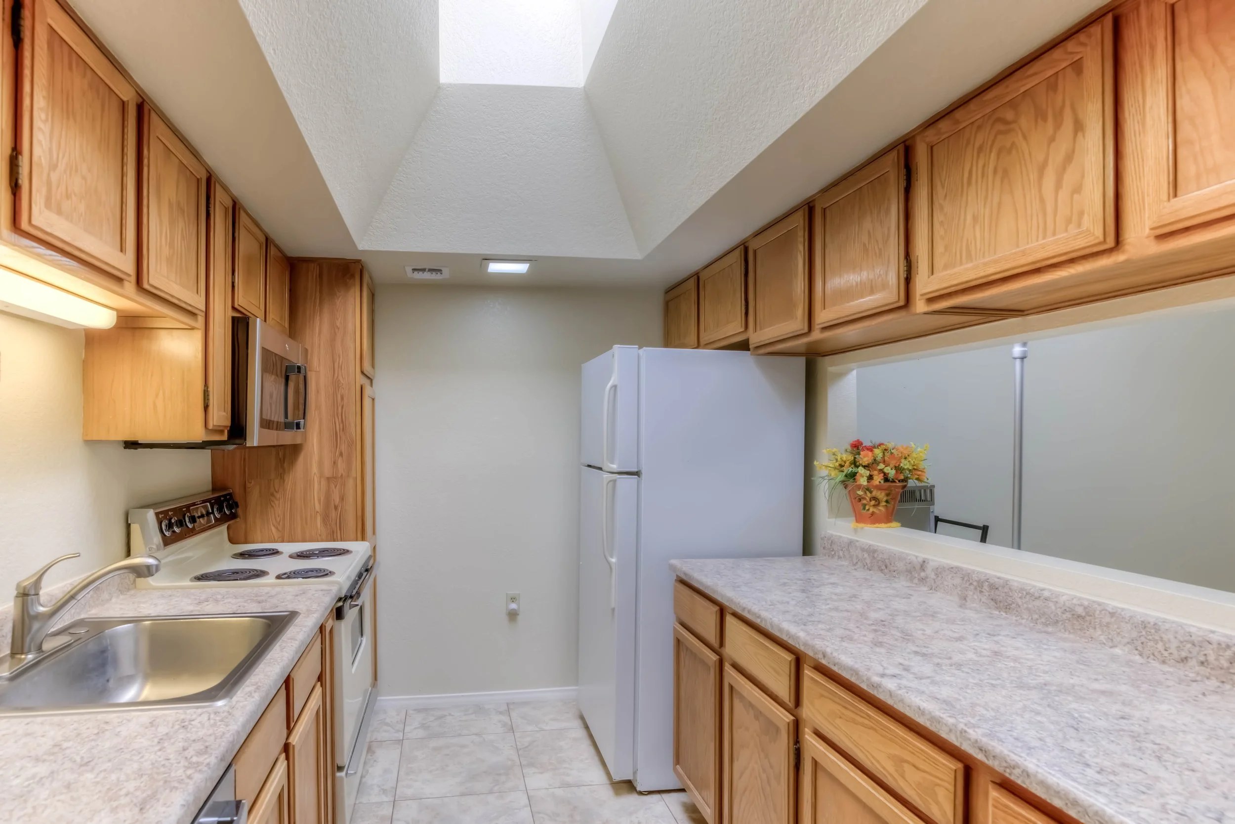13 Kitchen photo a.jpg