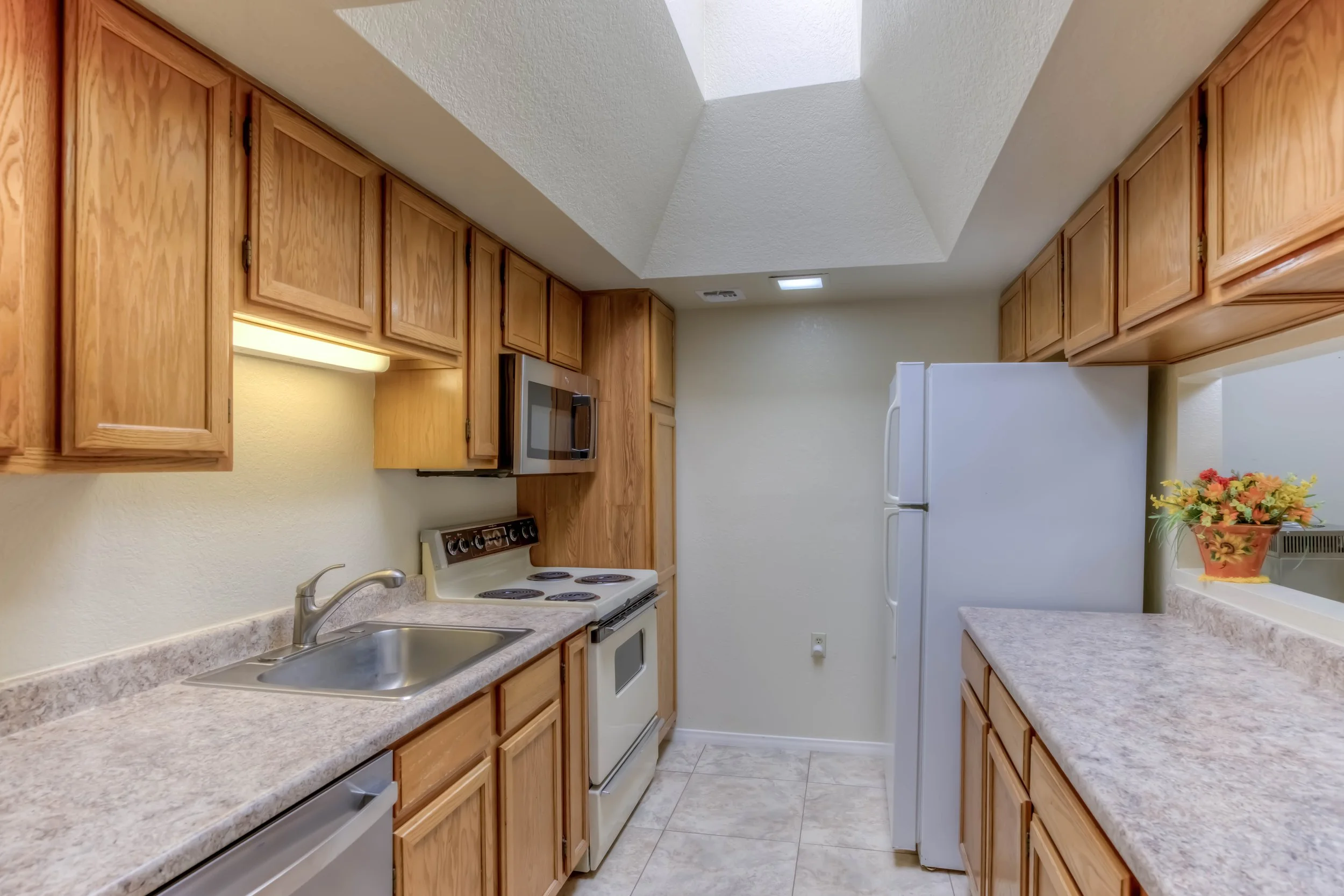14 Kitchen photo b.jpg