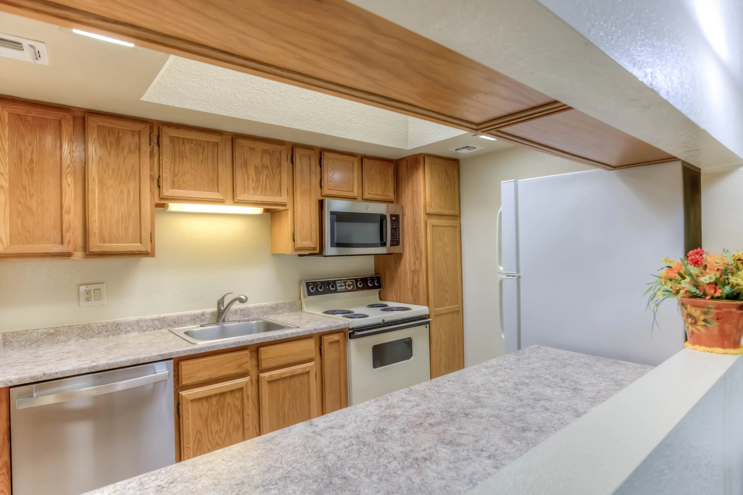 16 Kitchen photo d.jpg