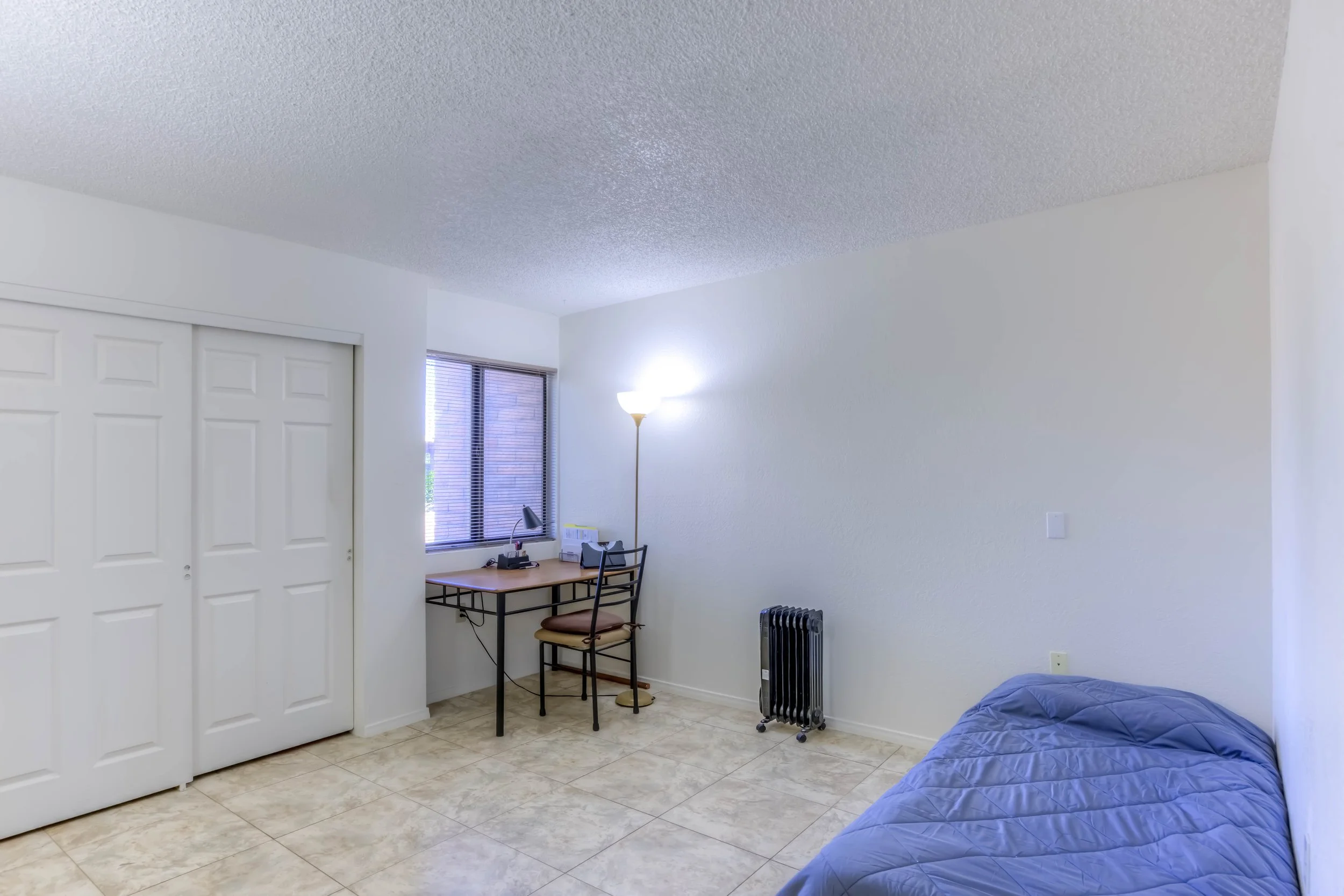 19 Bedroom photo b.jpg