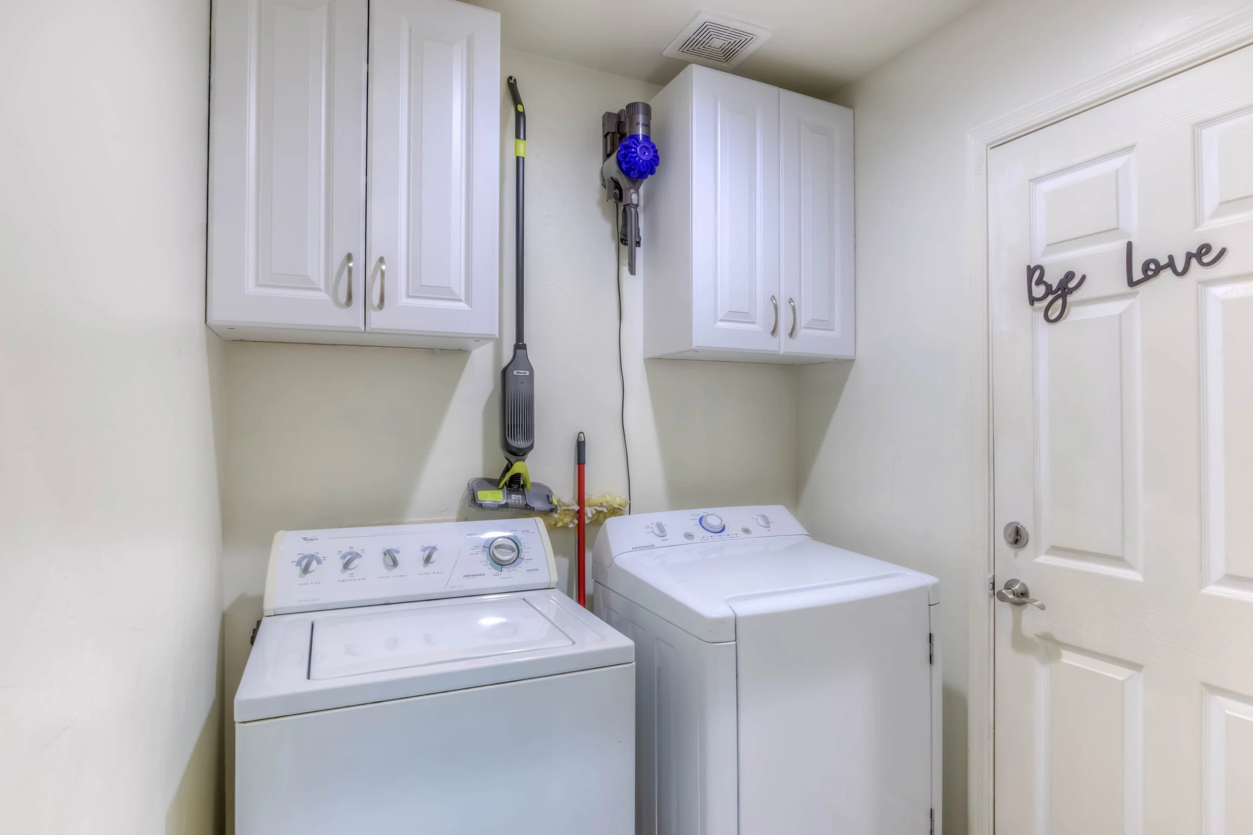 7 Laundry Room.jpg