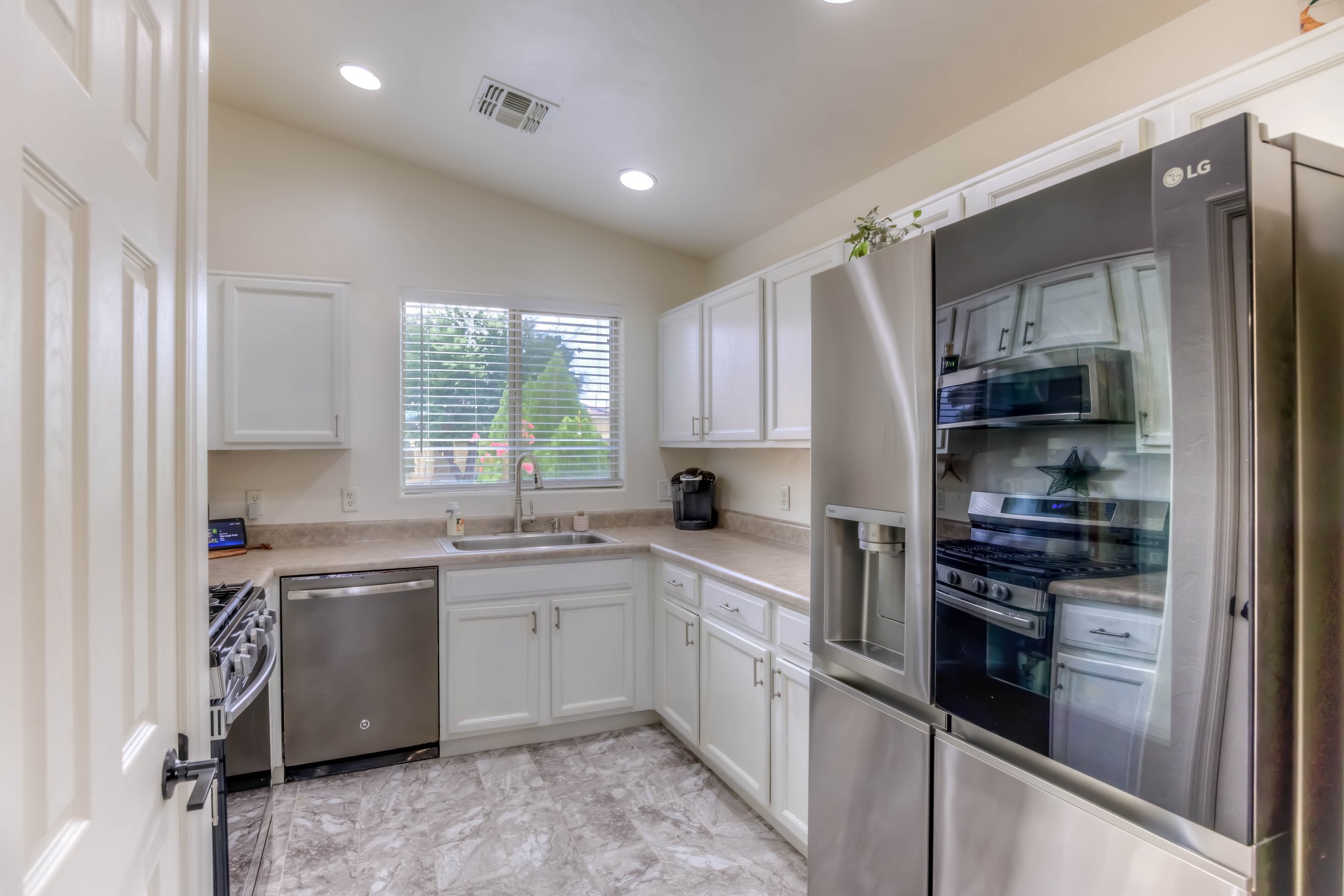 14 Kitchen photo a.jpg