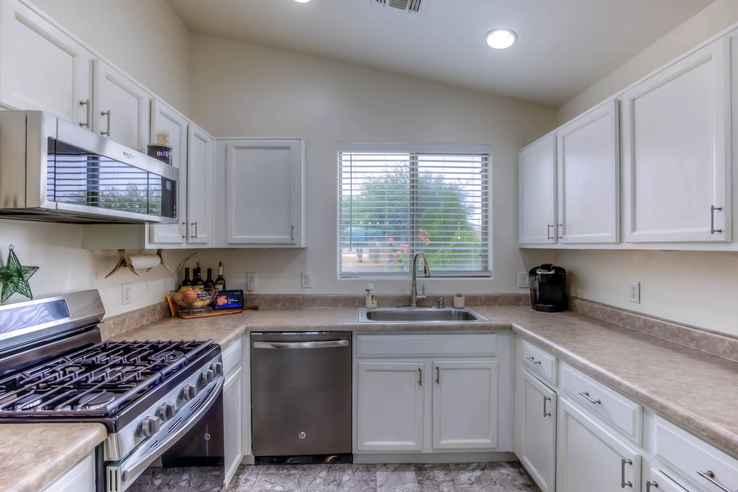15 Kitchen photo b.jpg