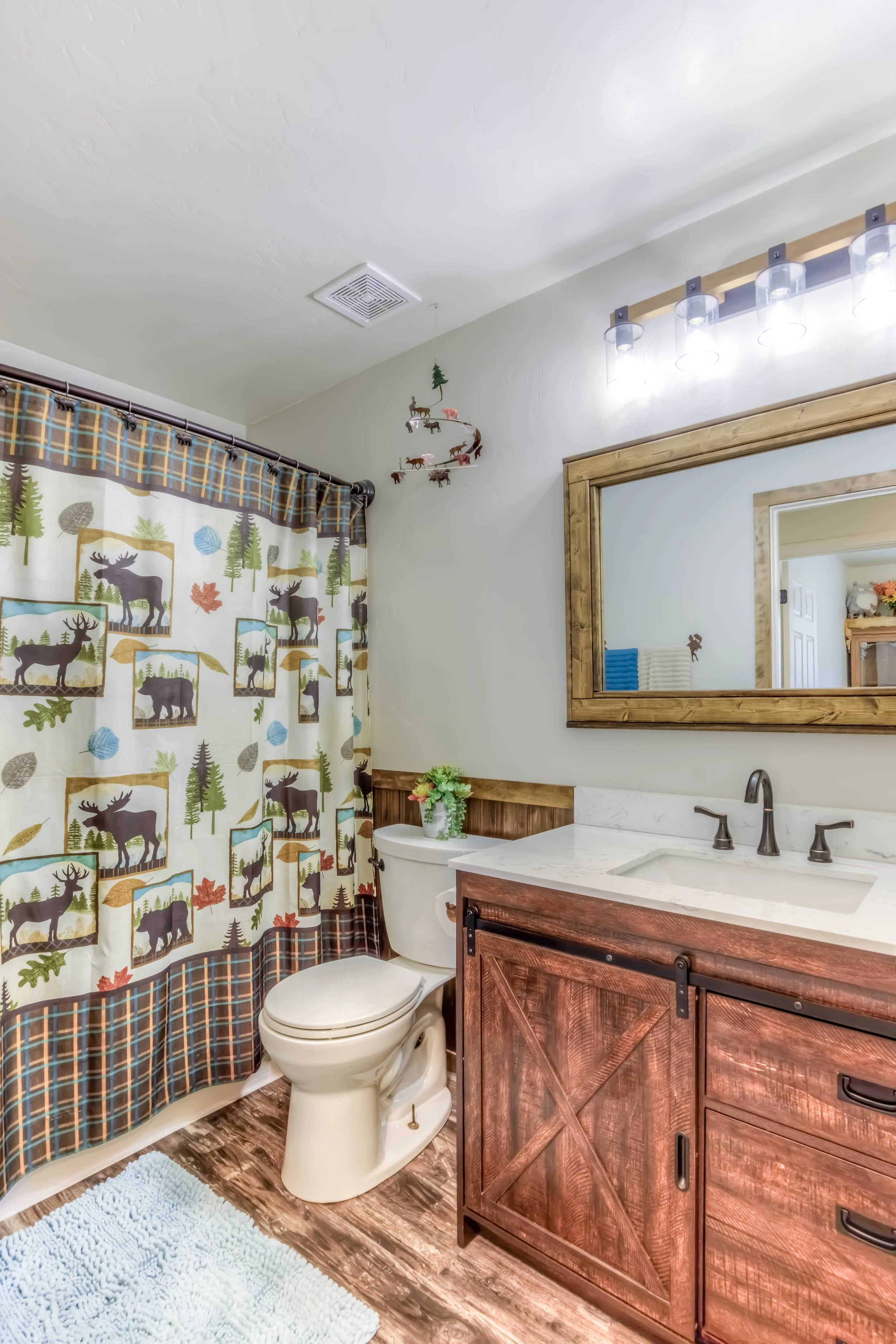 18 Bathroom.jpg
