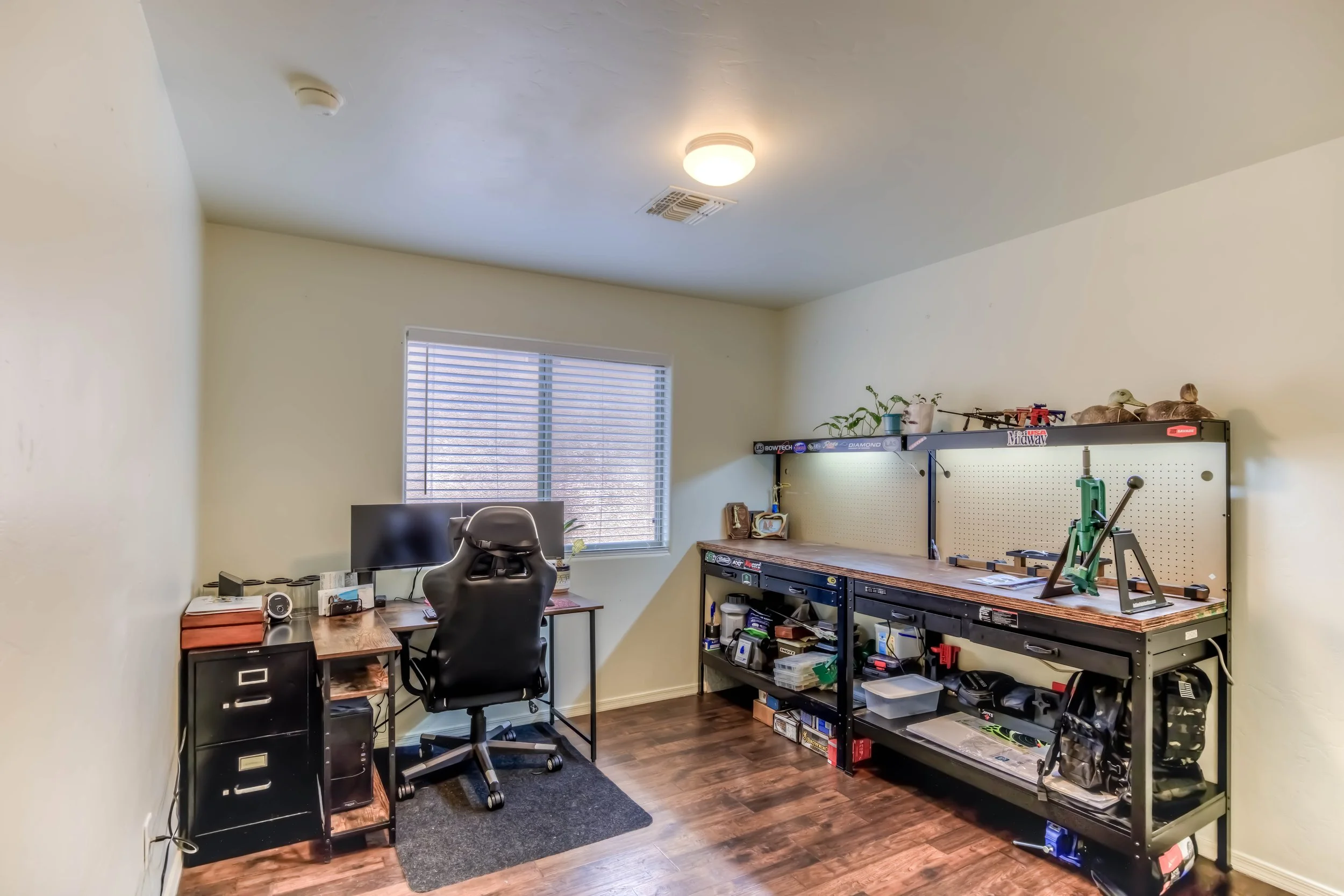 19 Bedroom 1 photo a.jpg