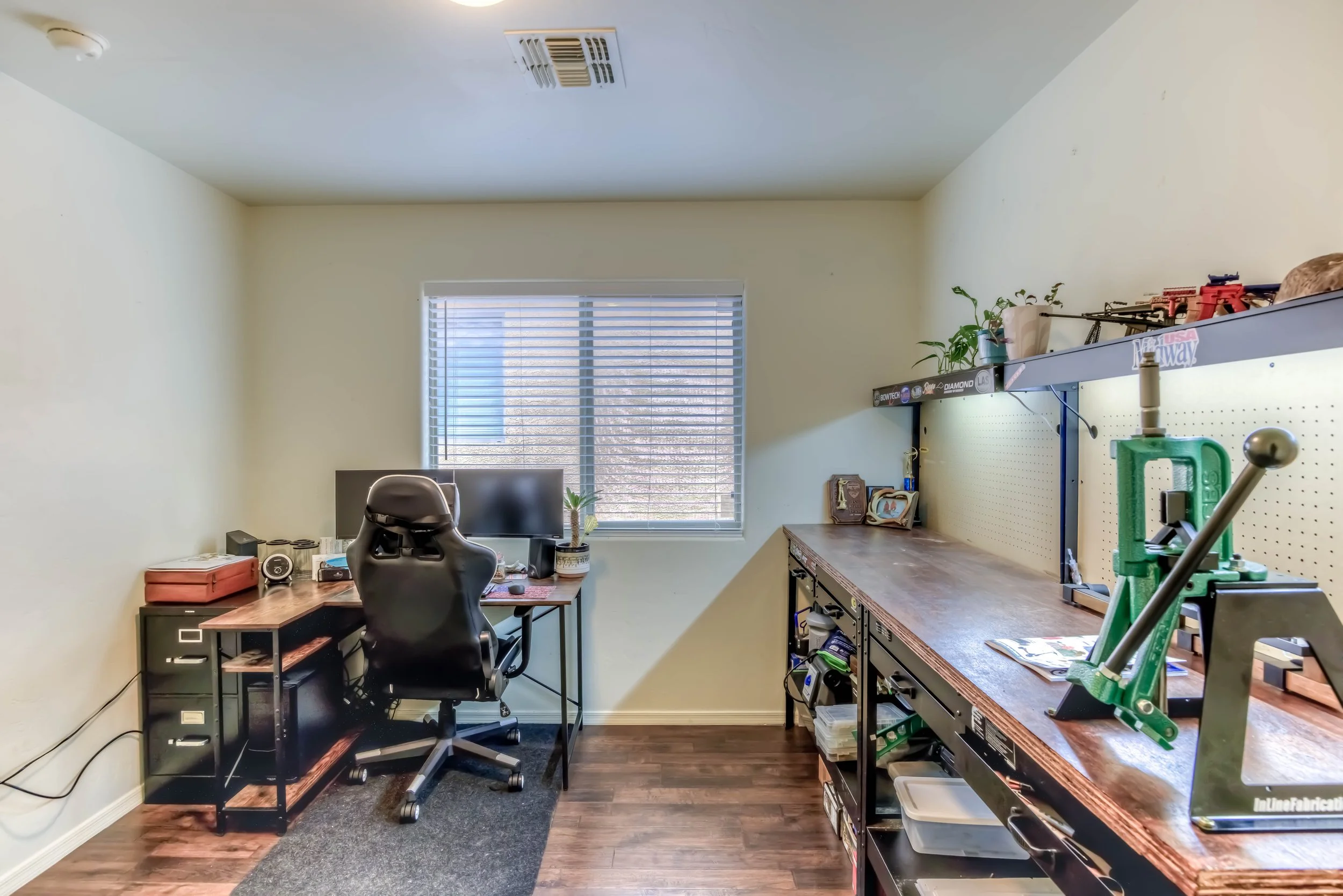 20 Bedroom 1 photo b.jpg