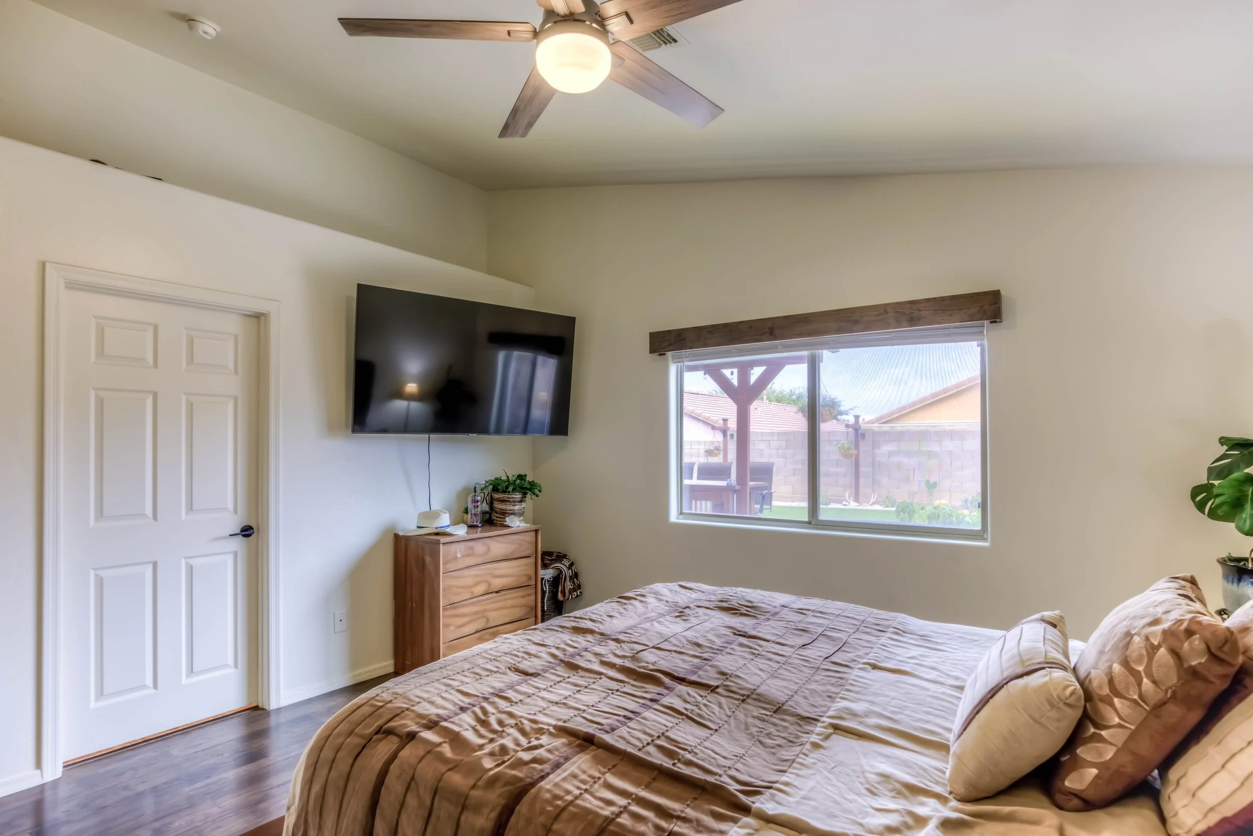 24 Main Bedroom photo b.jpg