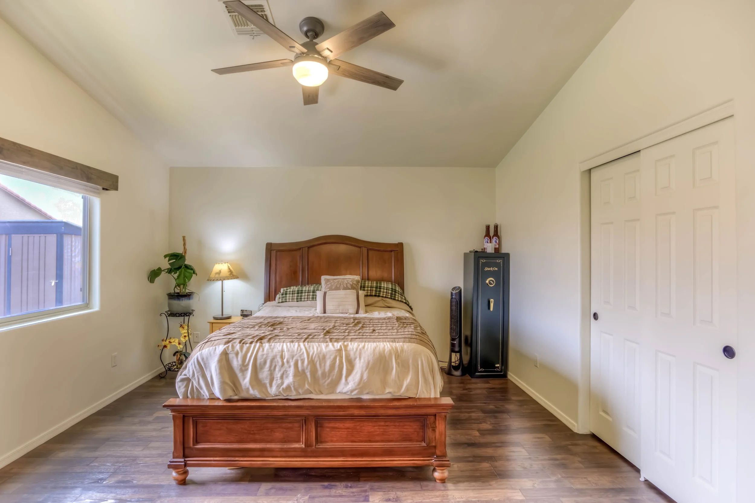 25 Main Bedroom photo c.jpg