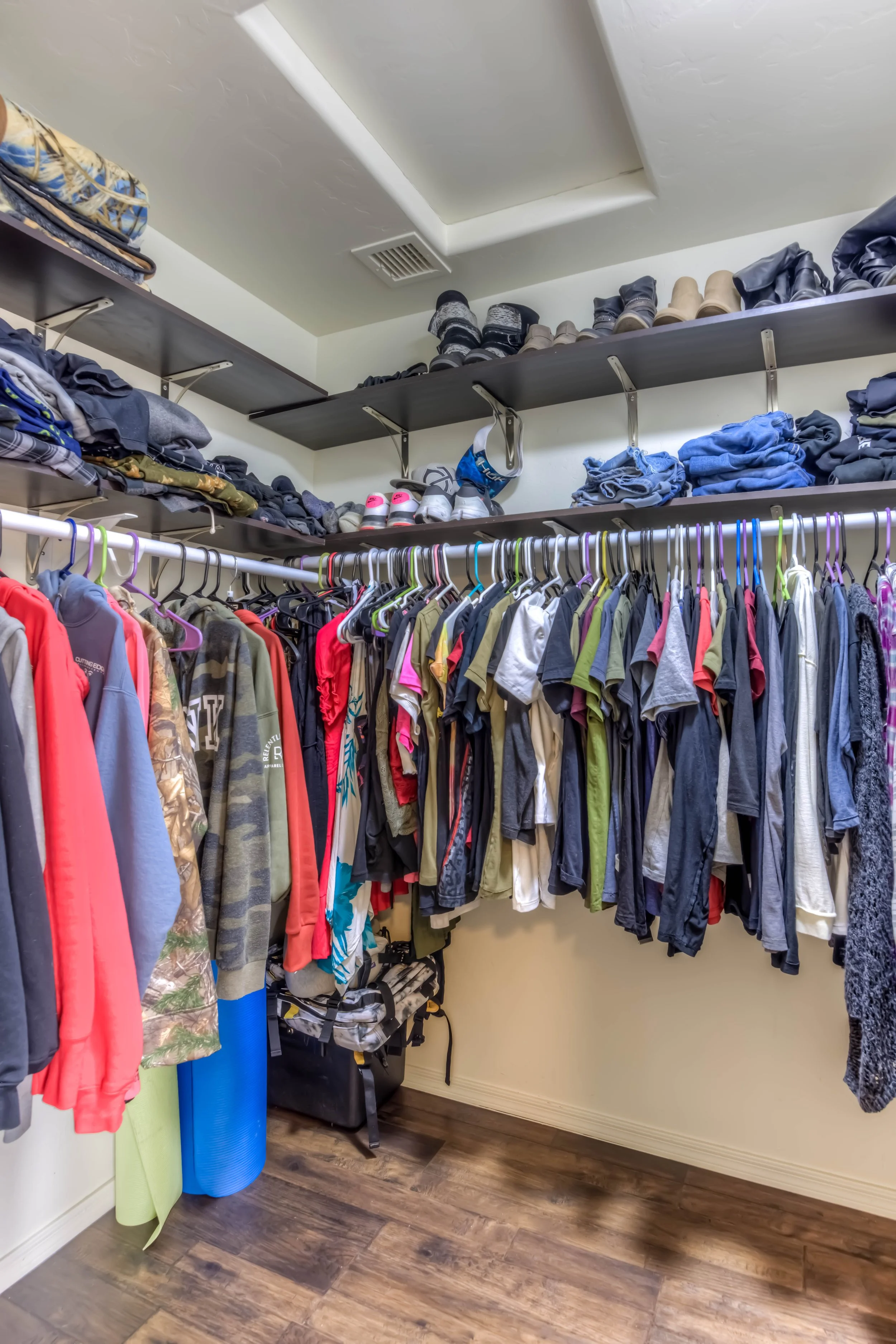 27 Main Bedroom Closet.jpg