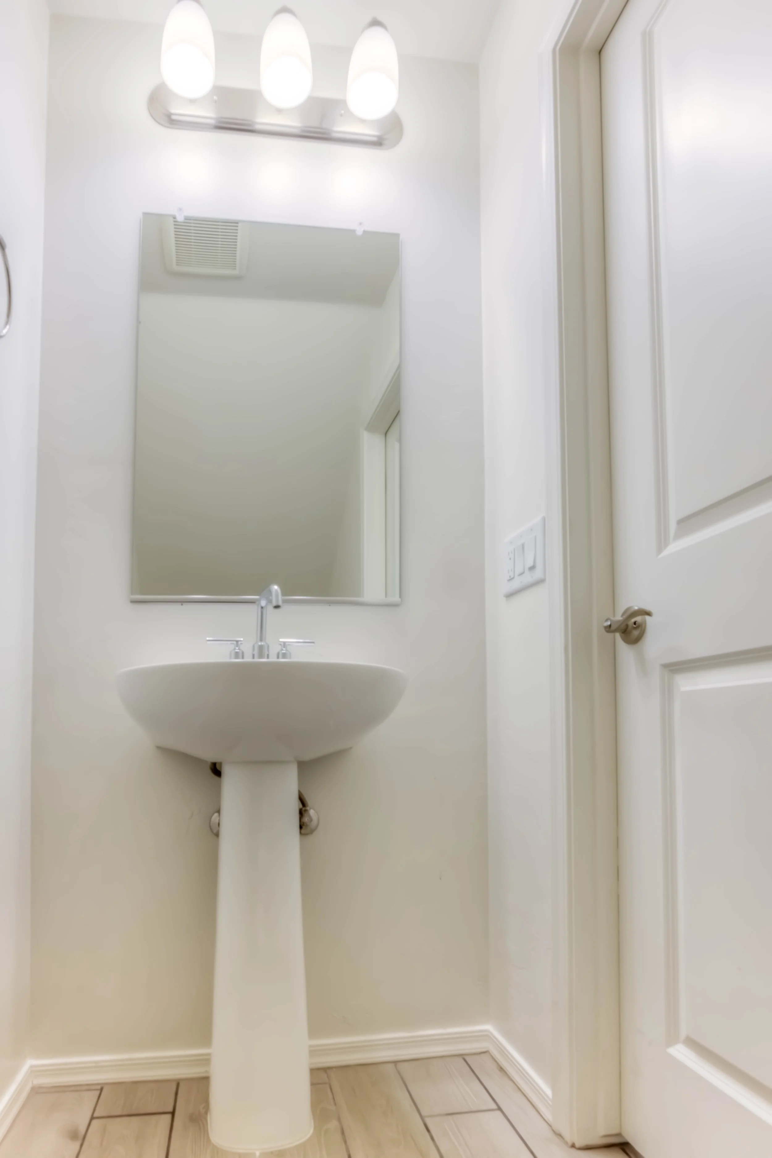 7 Bathroom 1.jpg