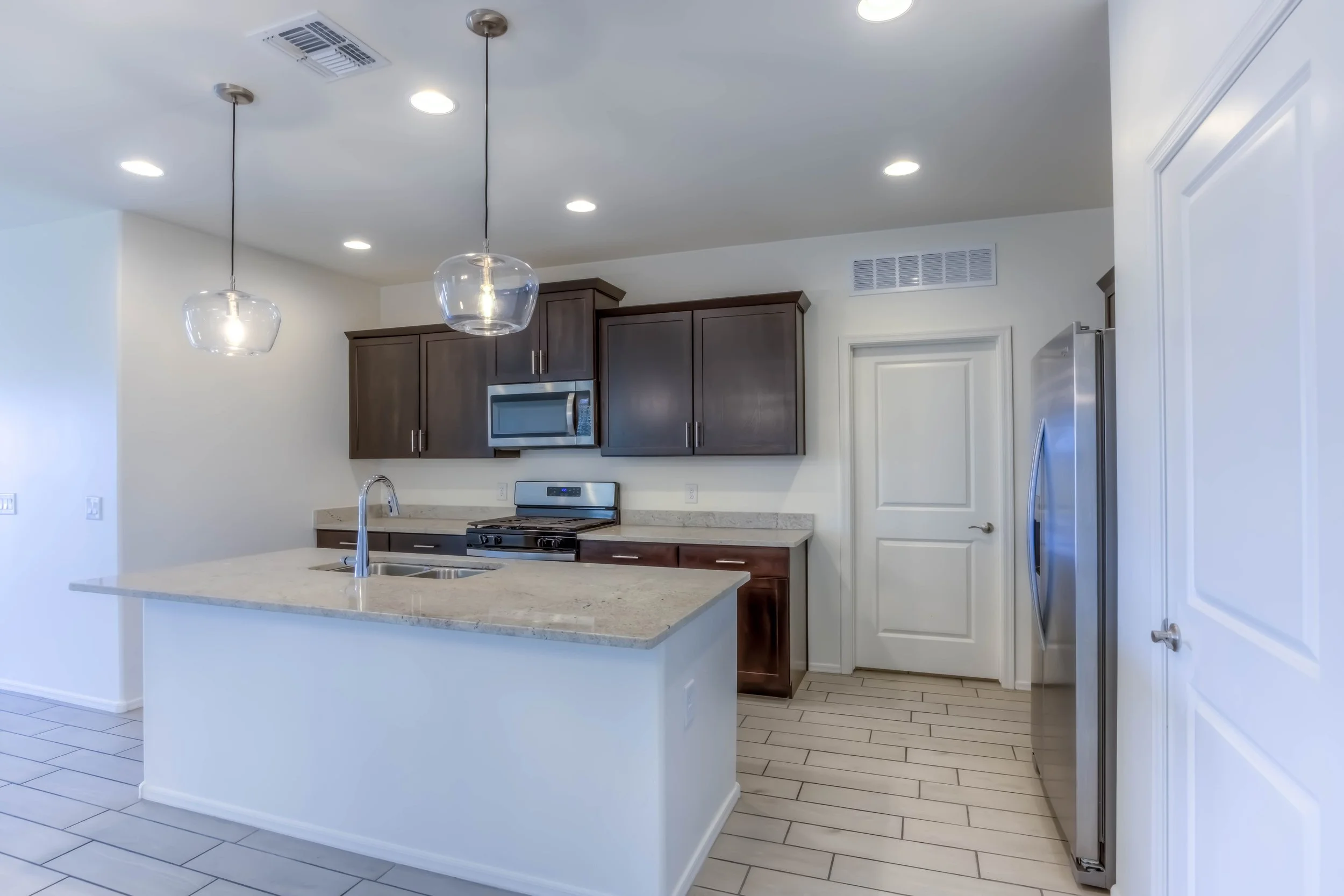 10 Kitchen photo a.jpg