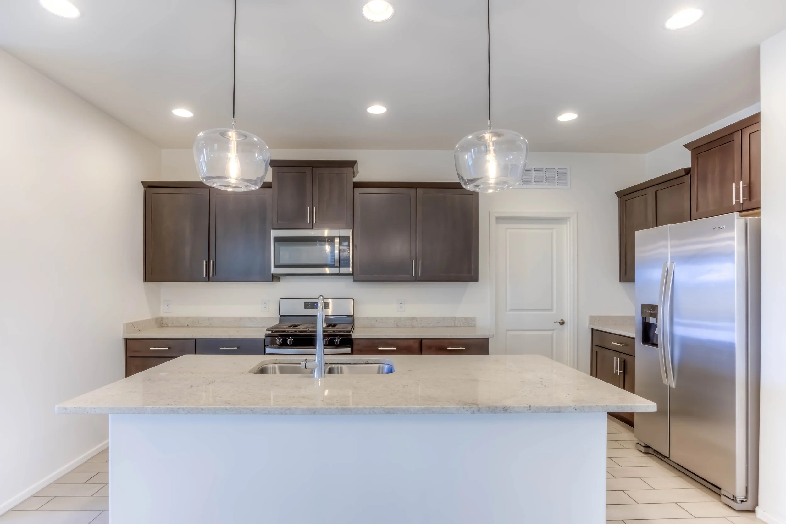 13 Kitchen photo d.jpg
